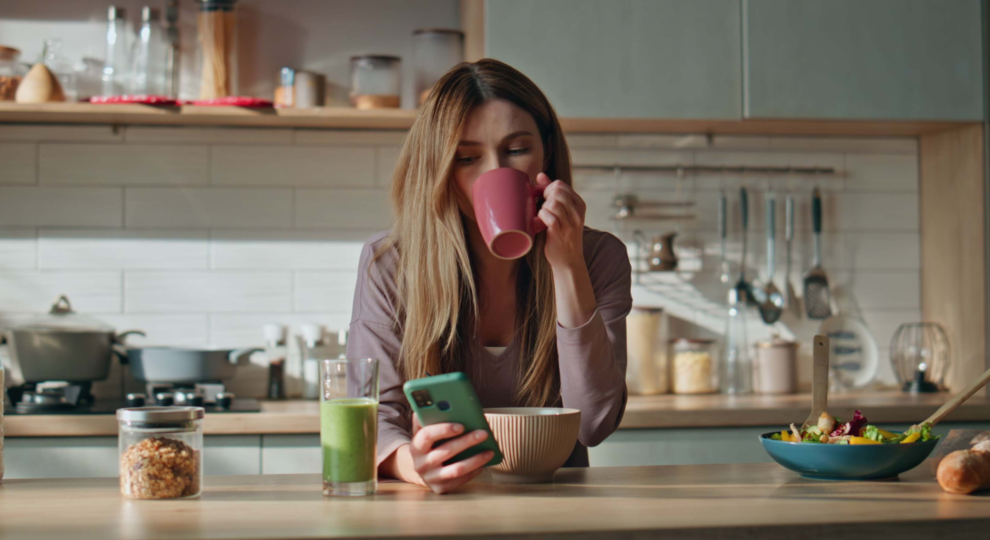 Tomar café por la mañana