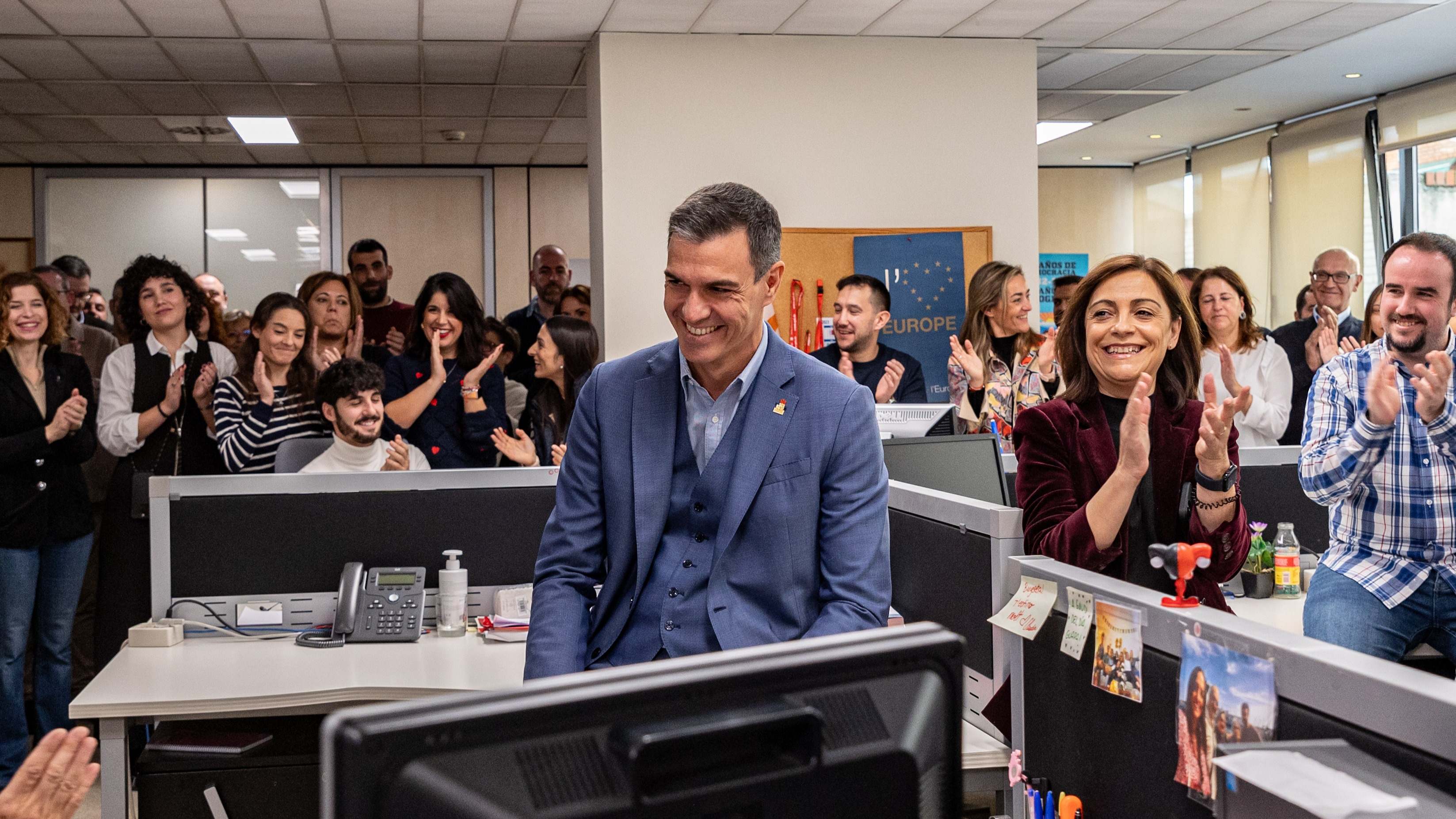 PedroSanchezenlasededelPSOE.jpg