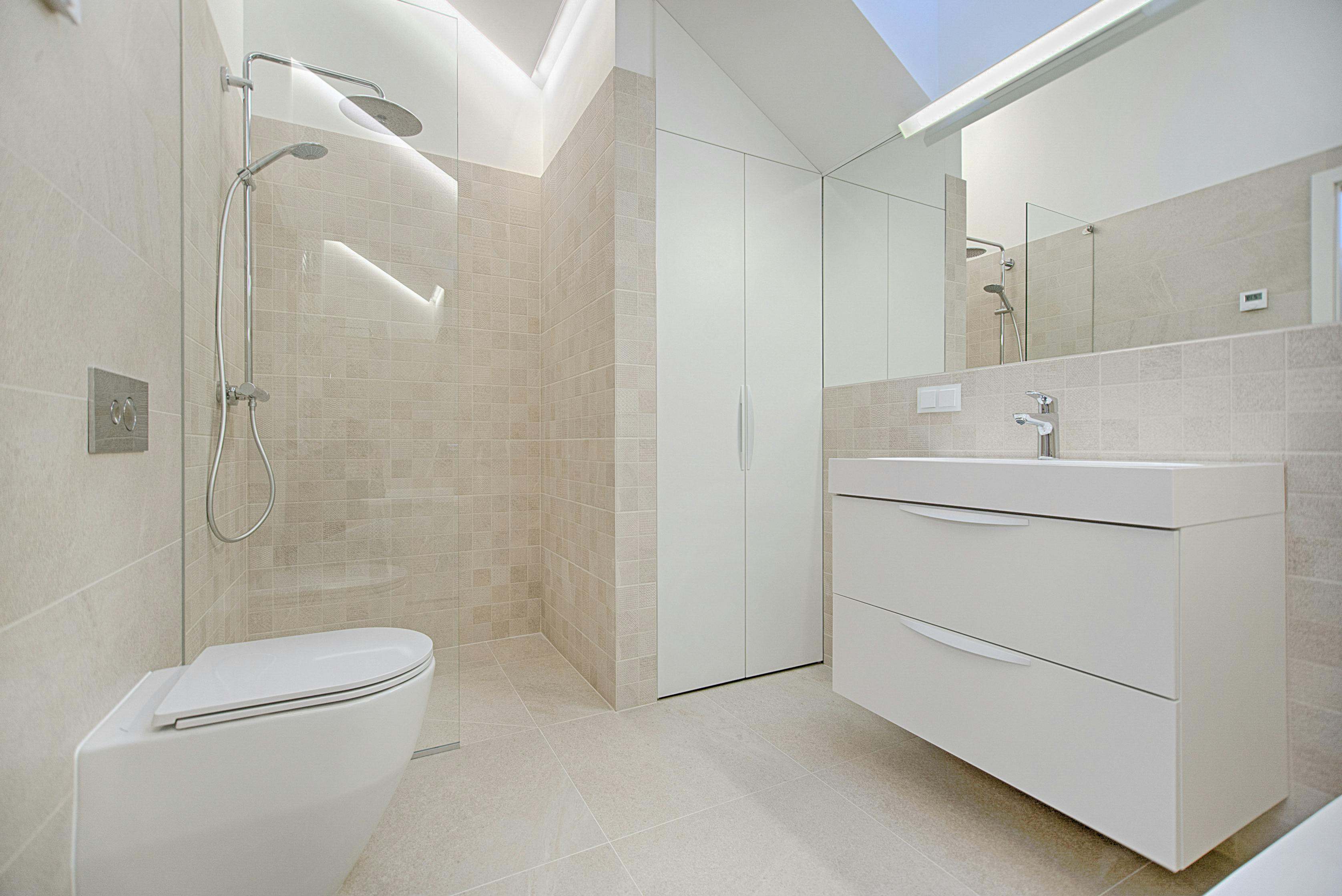 Un baño limpio y desinfectado
