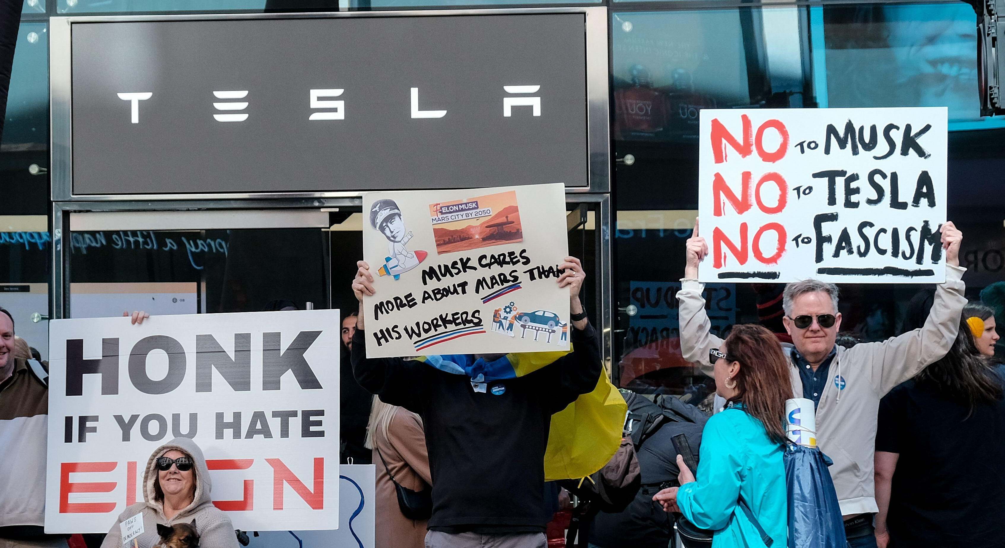 tesla protesta