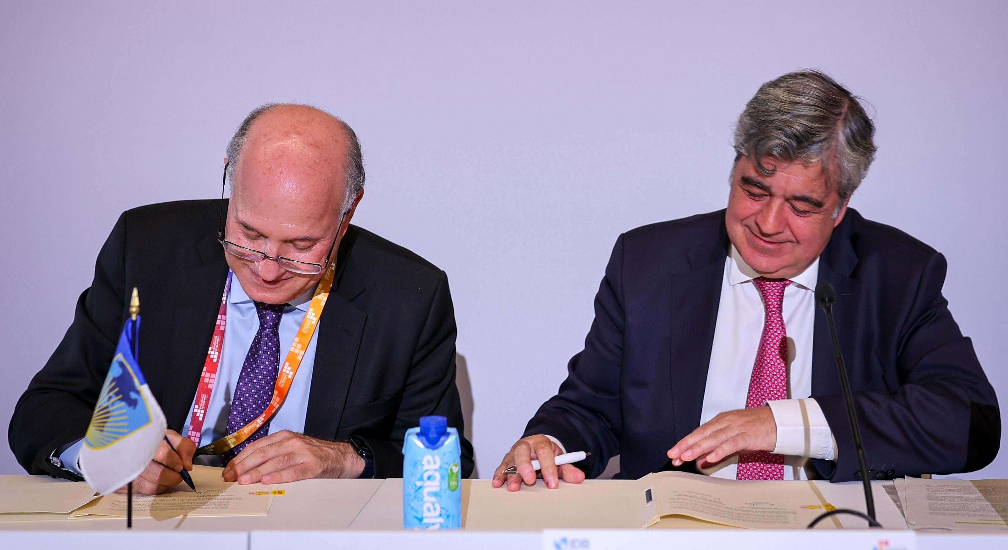 Firma acuerdo entre Fundación 'la Caixa' y el BID en Sevilla