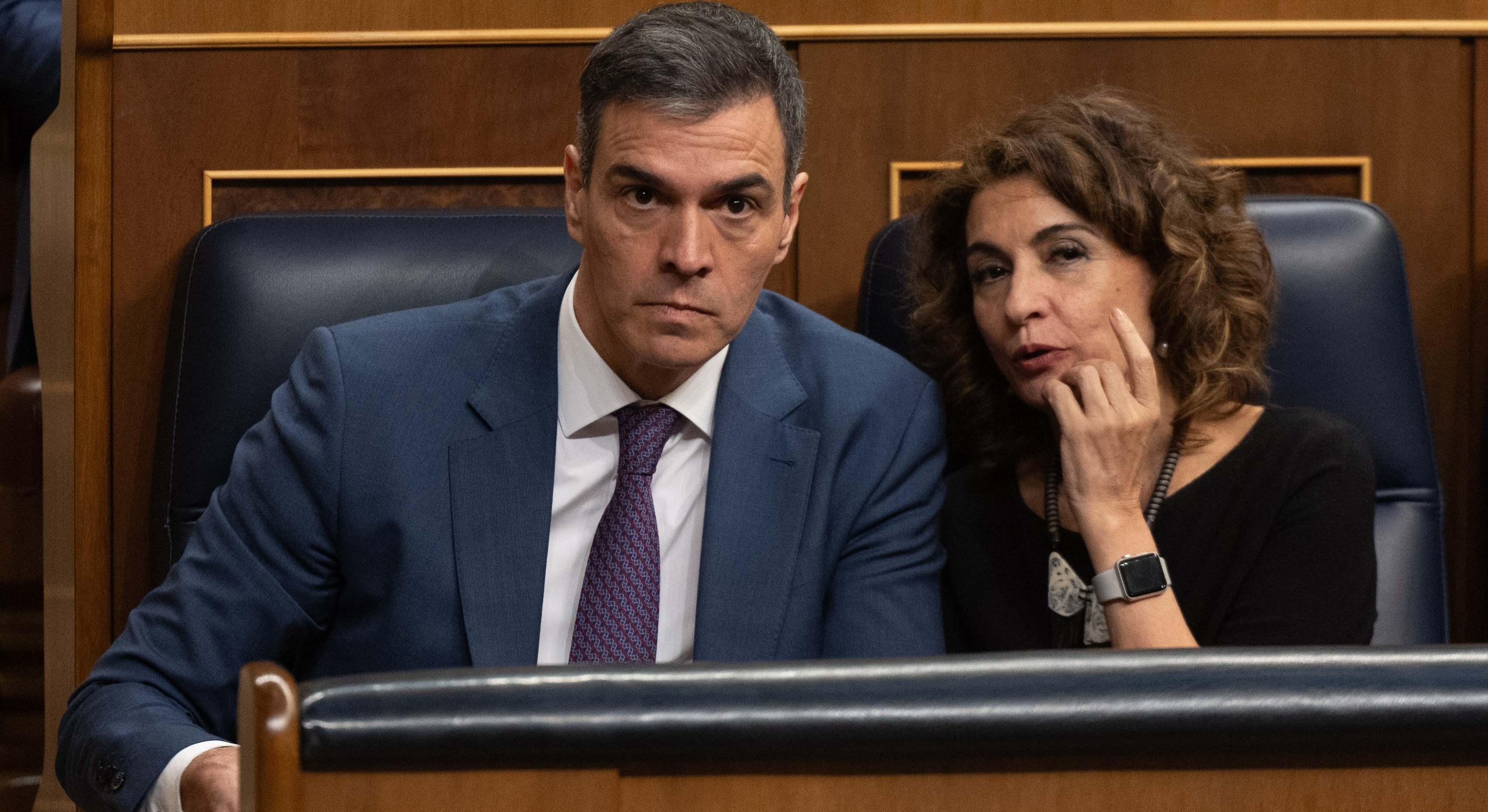 El presidente del Gobierno, Pedro Sánchez, y la vicepresidenta primera y ministra de Hacienda, María Jesús Montero.