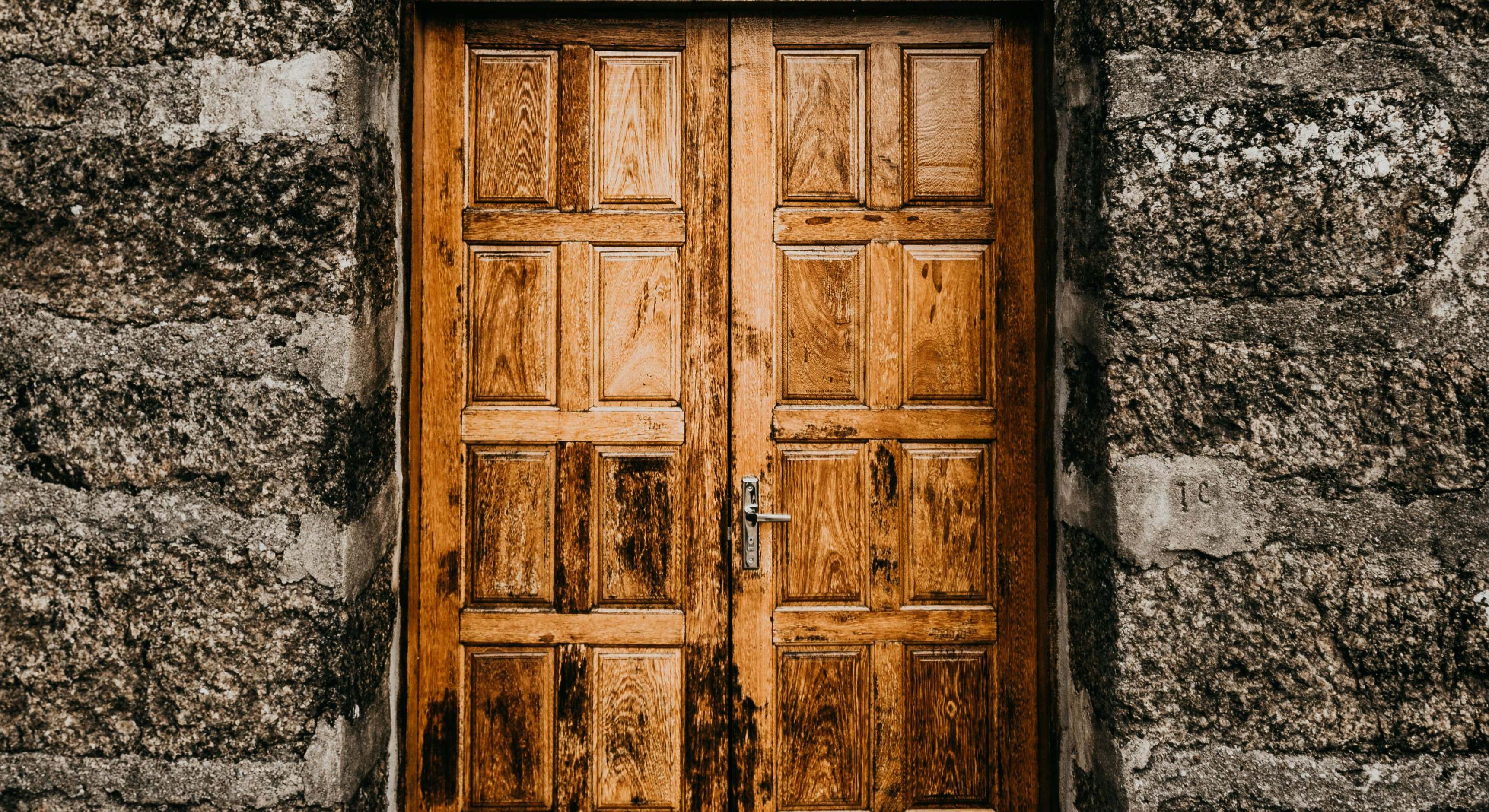Las puertas de madera son muy habituales en España