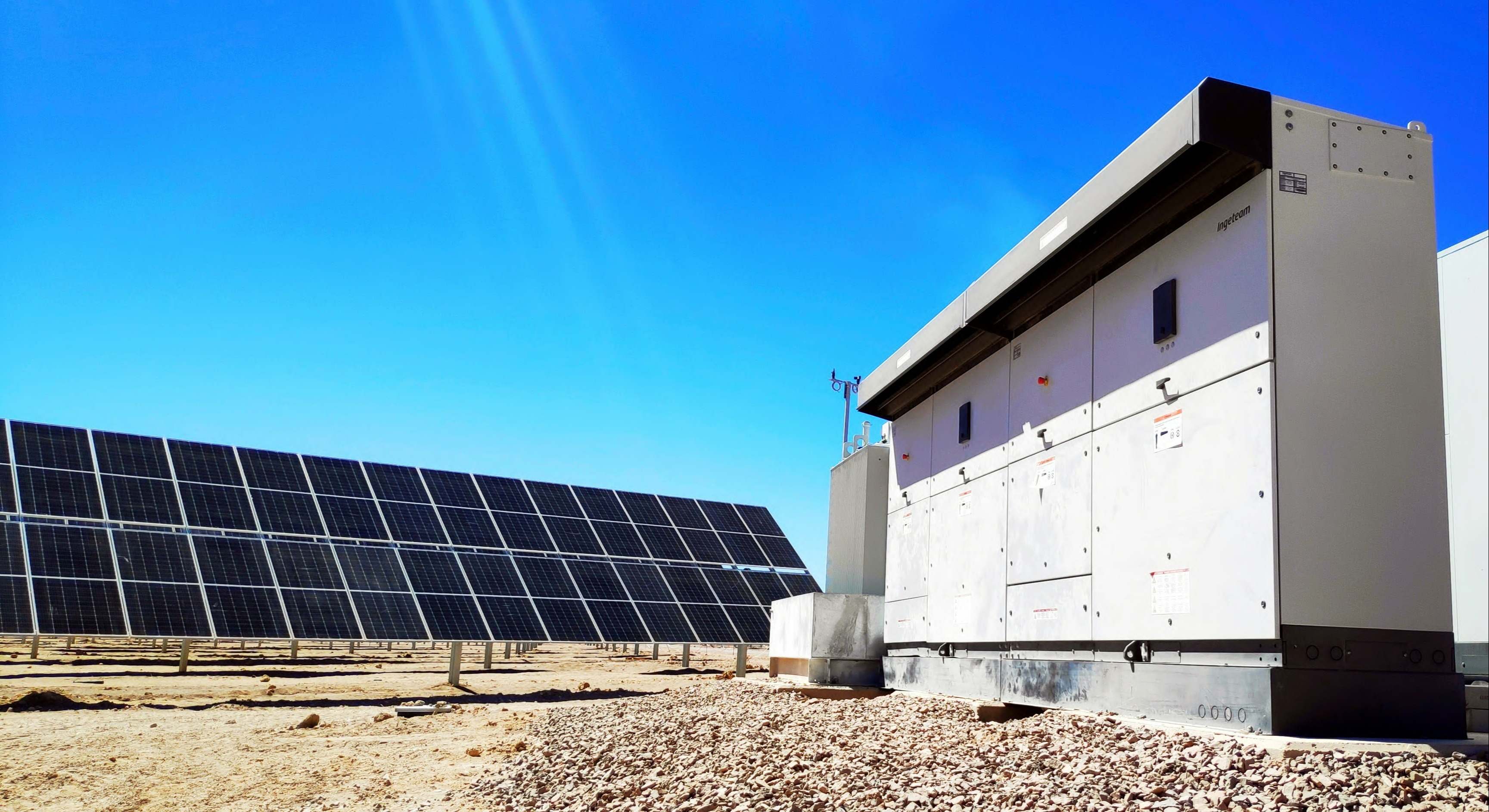 Inversor solar en una planta fotovoltaica en Chile. / EP