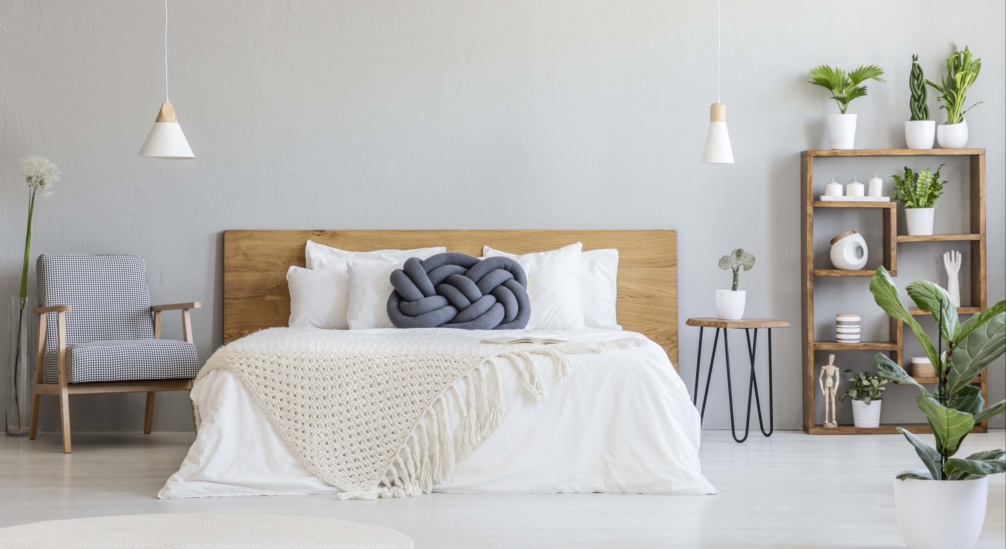 Dormitorio con la cama colocada según el Feng Shui. / Foto: Dreamstime