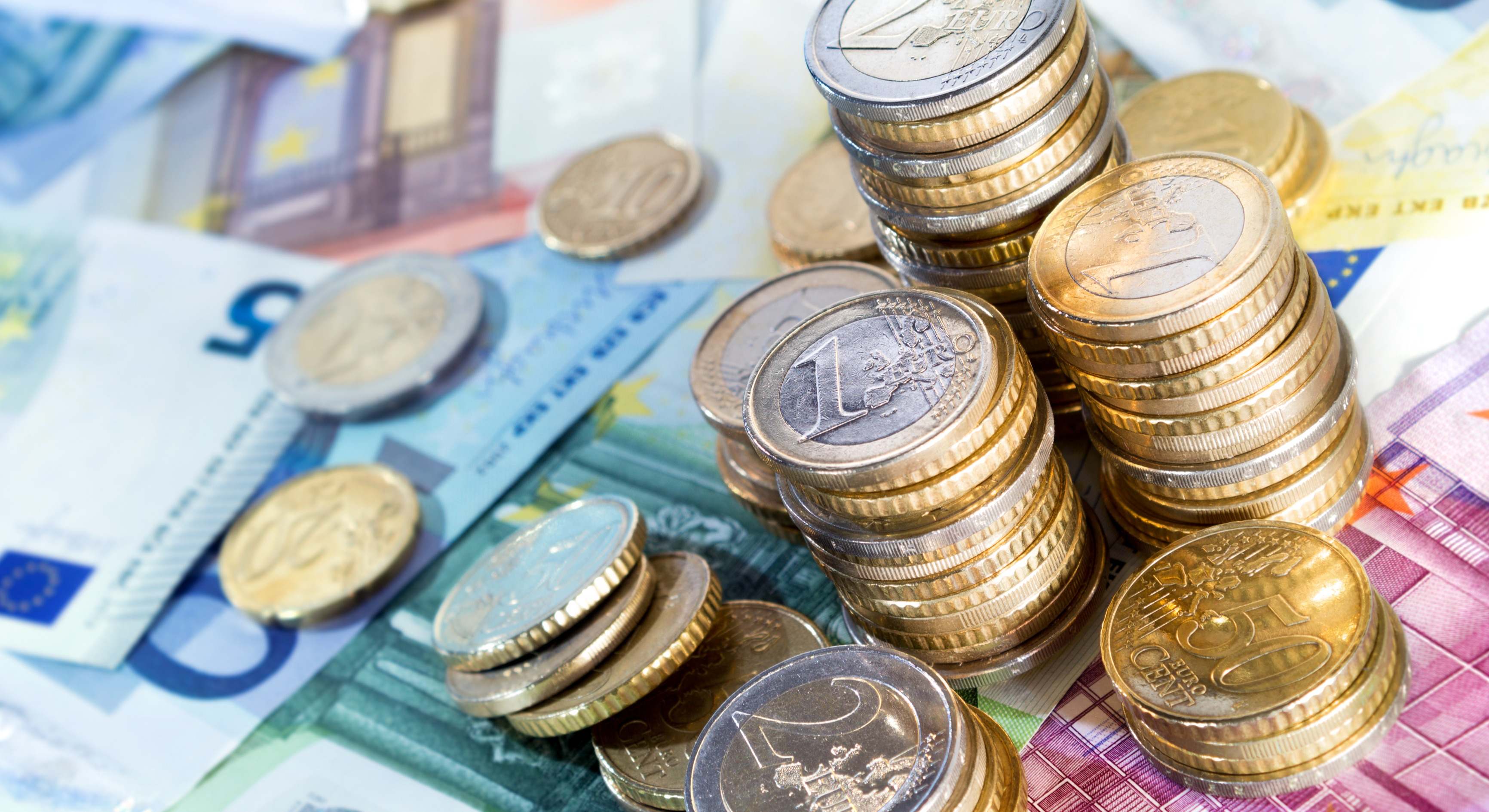 Imagen de billetes y monedas