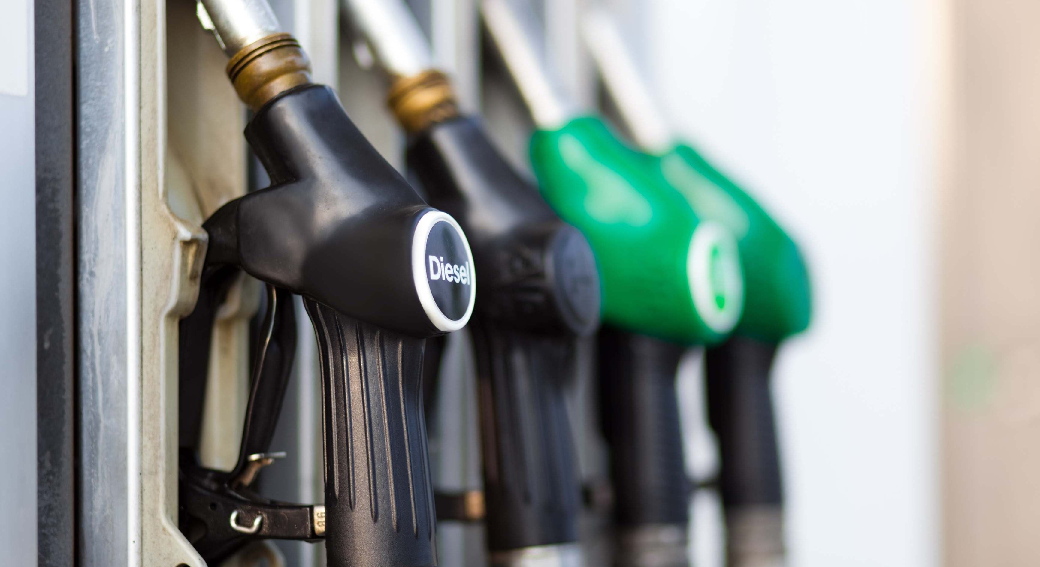 Surtidores de combustible en la gasolinera