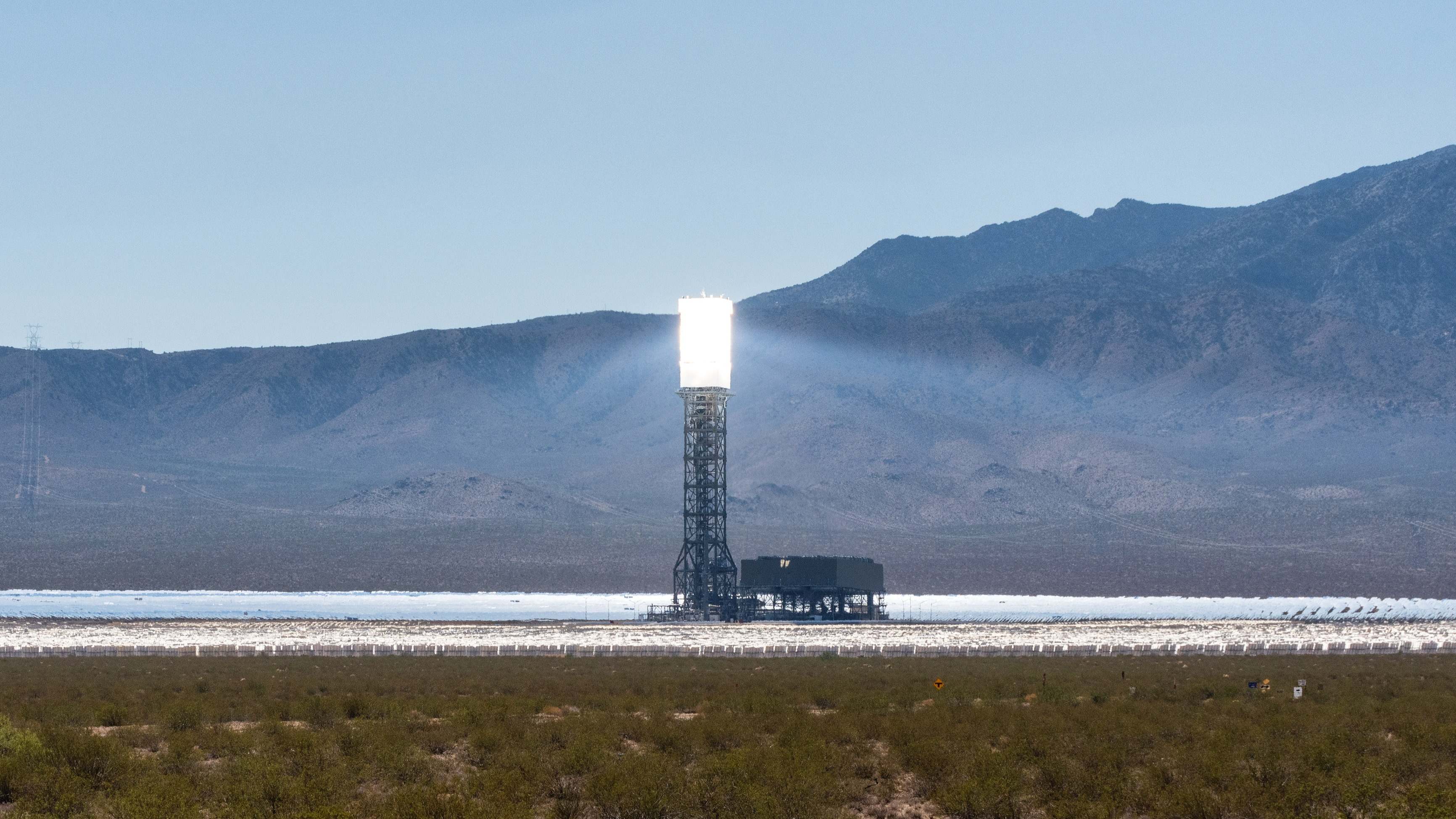 paneles solares desierto torre