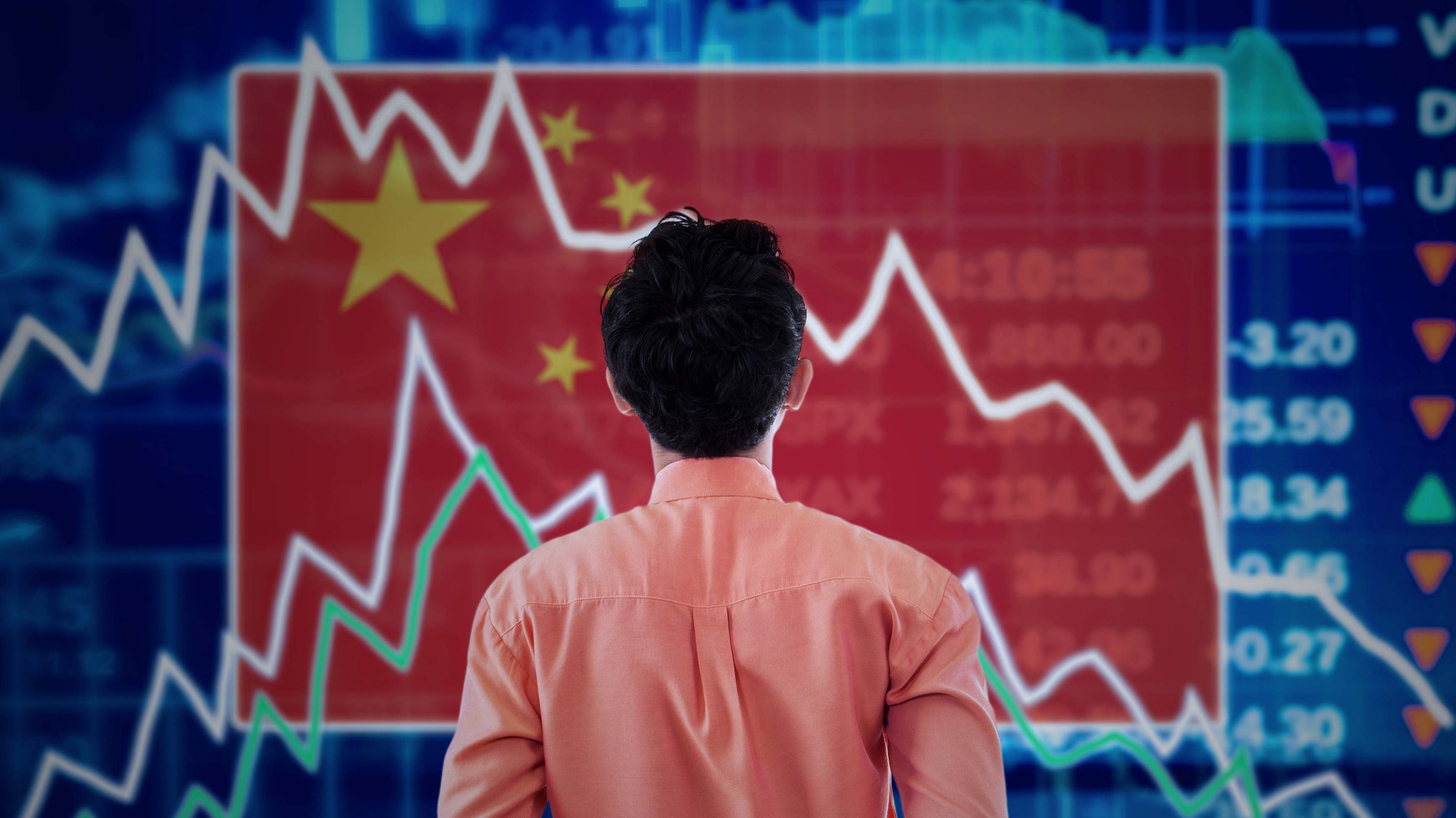 Inversor mira una fiebre dibujada sobre una bandera china