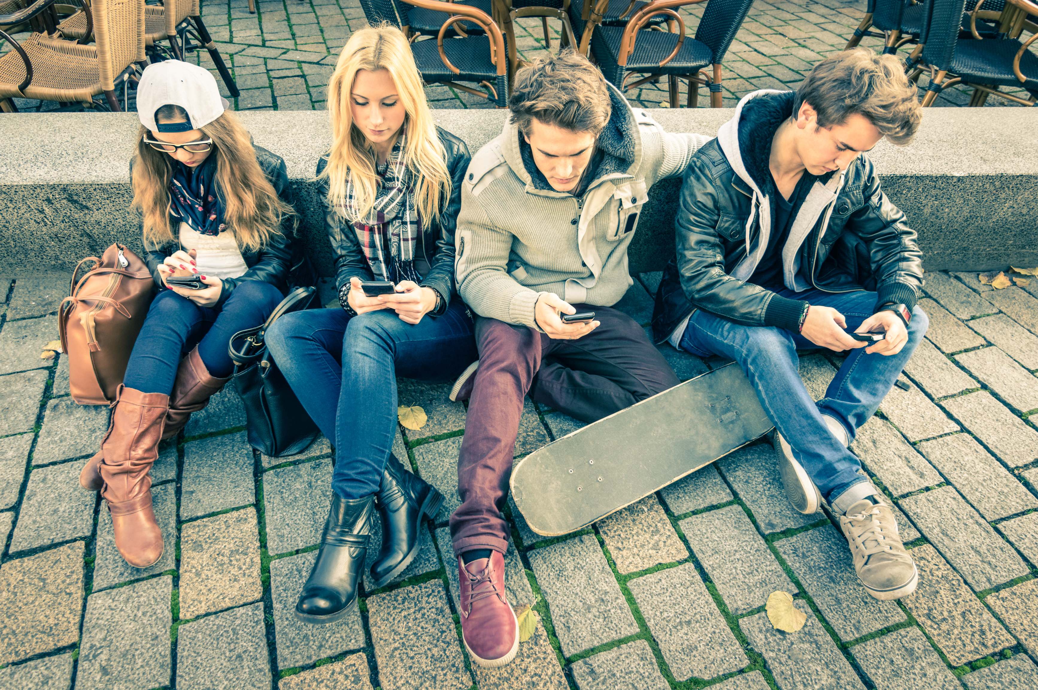 Jovenesconmovil.jpg