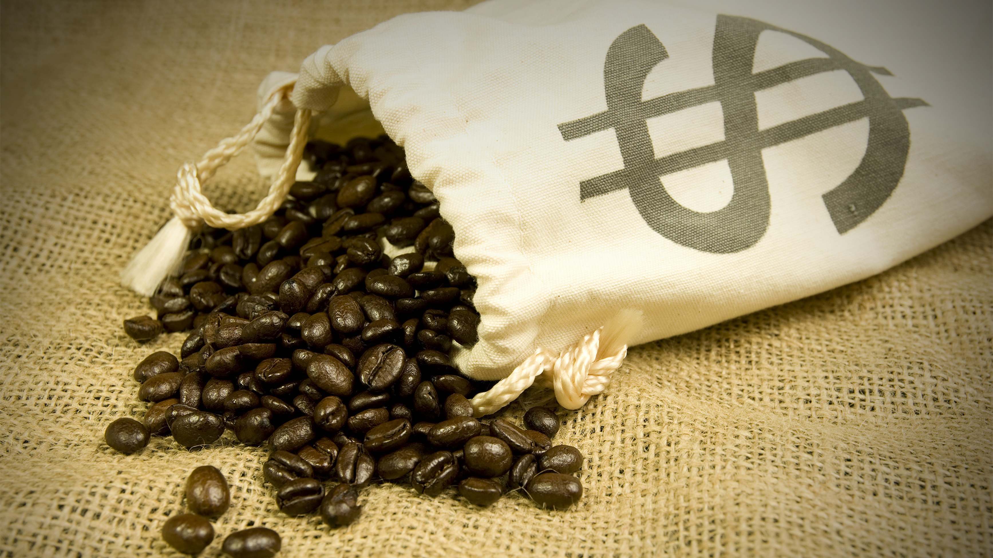 Un saco de café con el símbolo del dólar