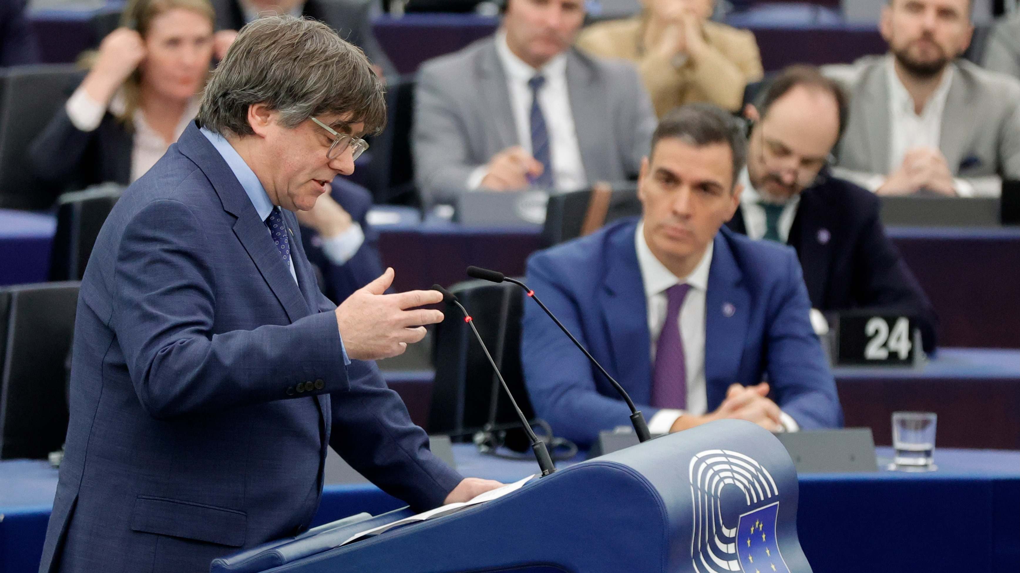 Carles Puigdemont y Pedro Sánchez en el Parlamento europeo