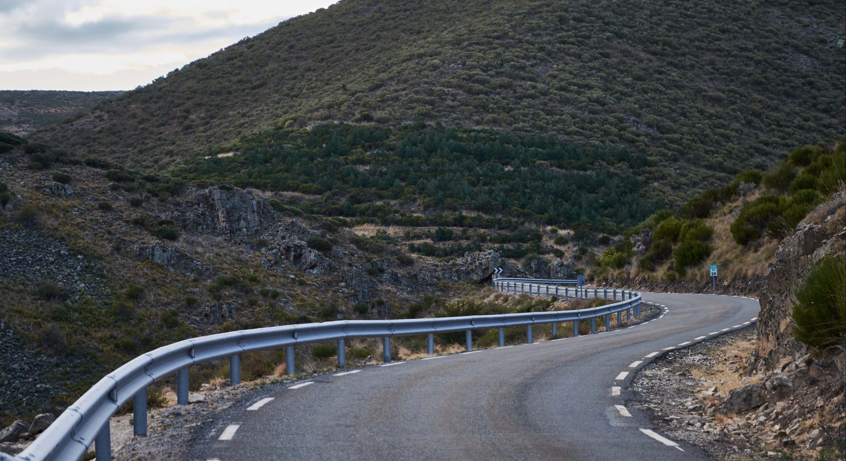 Una carretera sinuosa