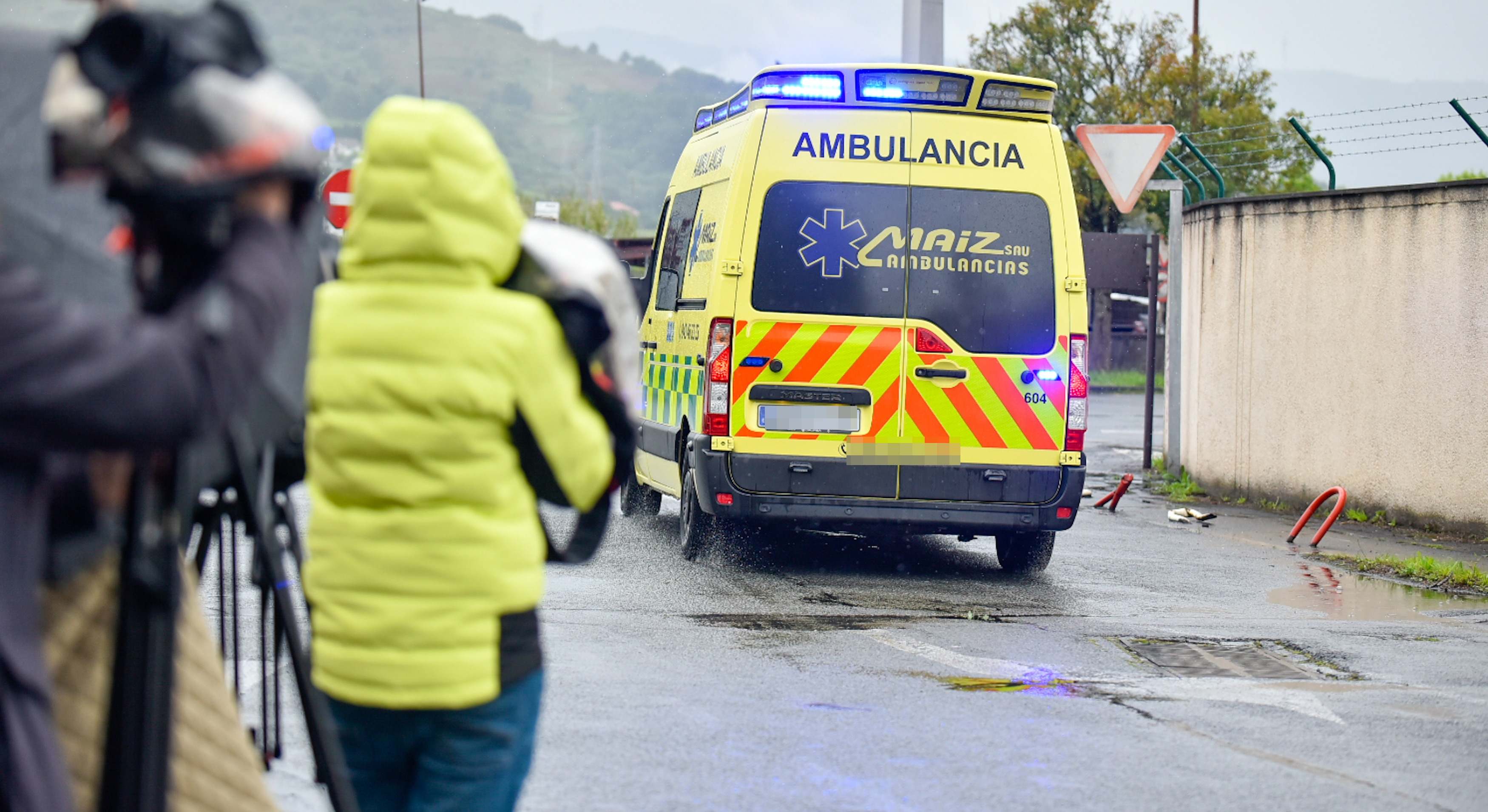 La ambulancia que recogió a la bilbaína herida en los atentados de Afganistán.