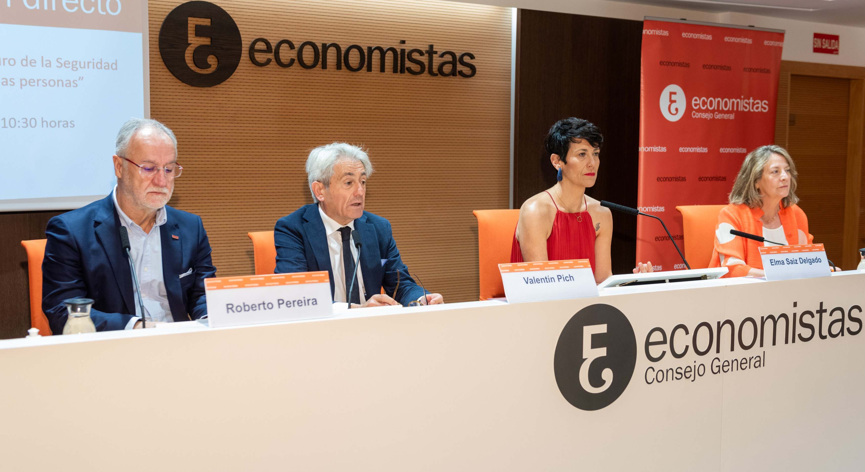 La ministra de Inclusión, Seguridad Social y Migraciones, Elma Saiz, en el Consejo General de Economistas
