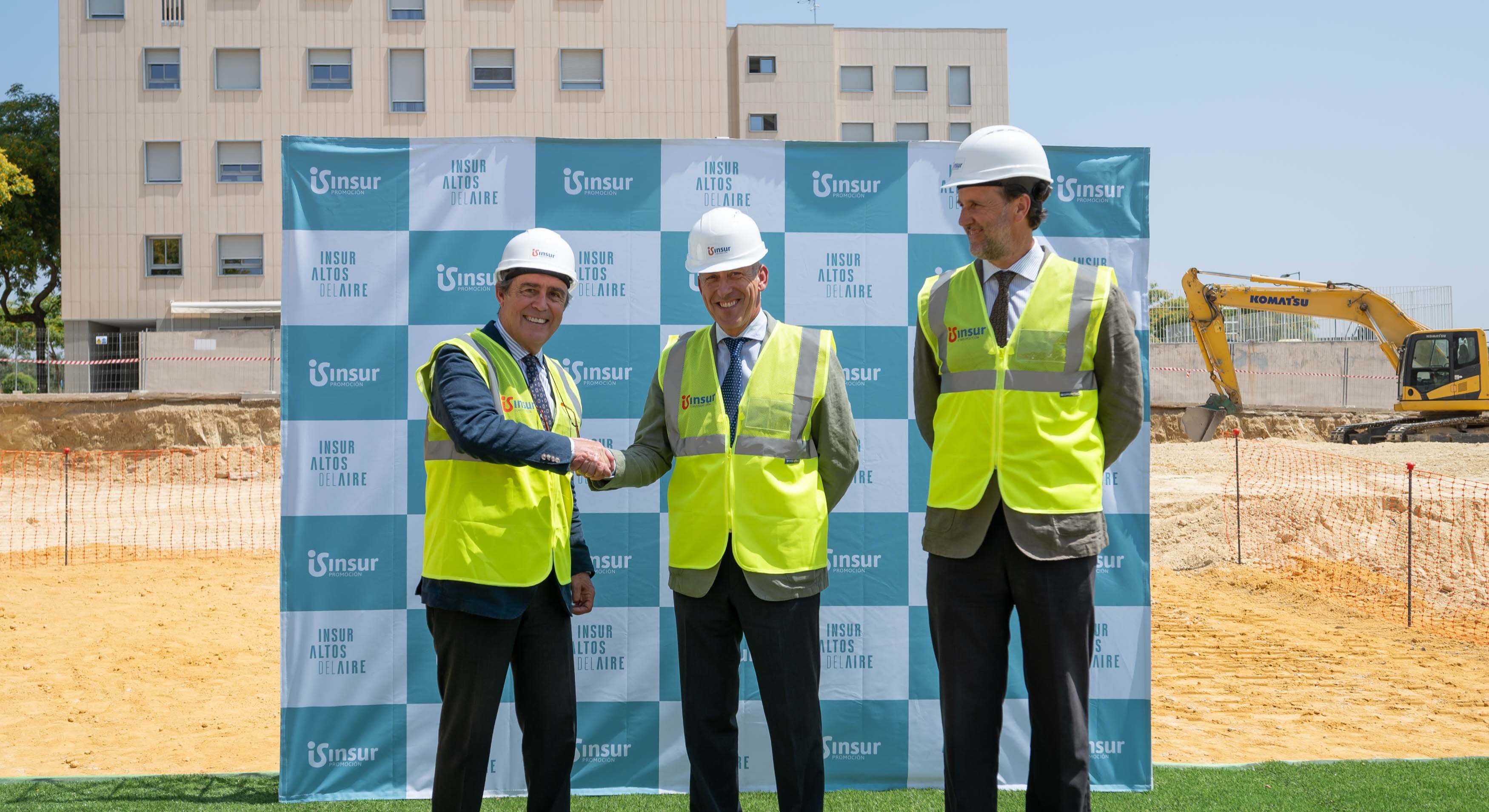 Primera piedra de la promoción de Insur en Tomares.