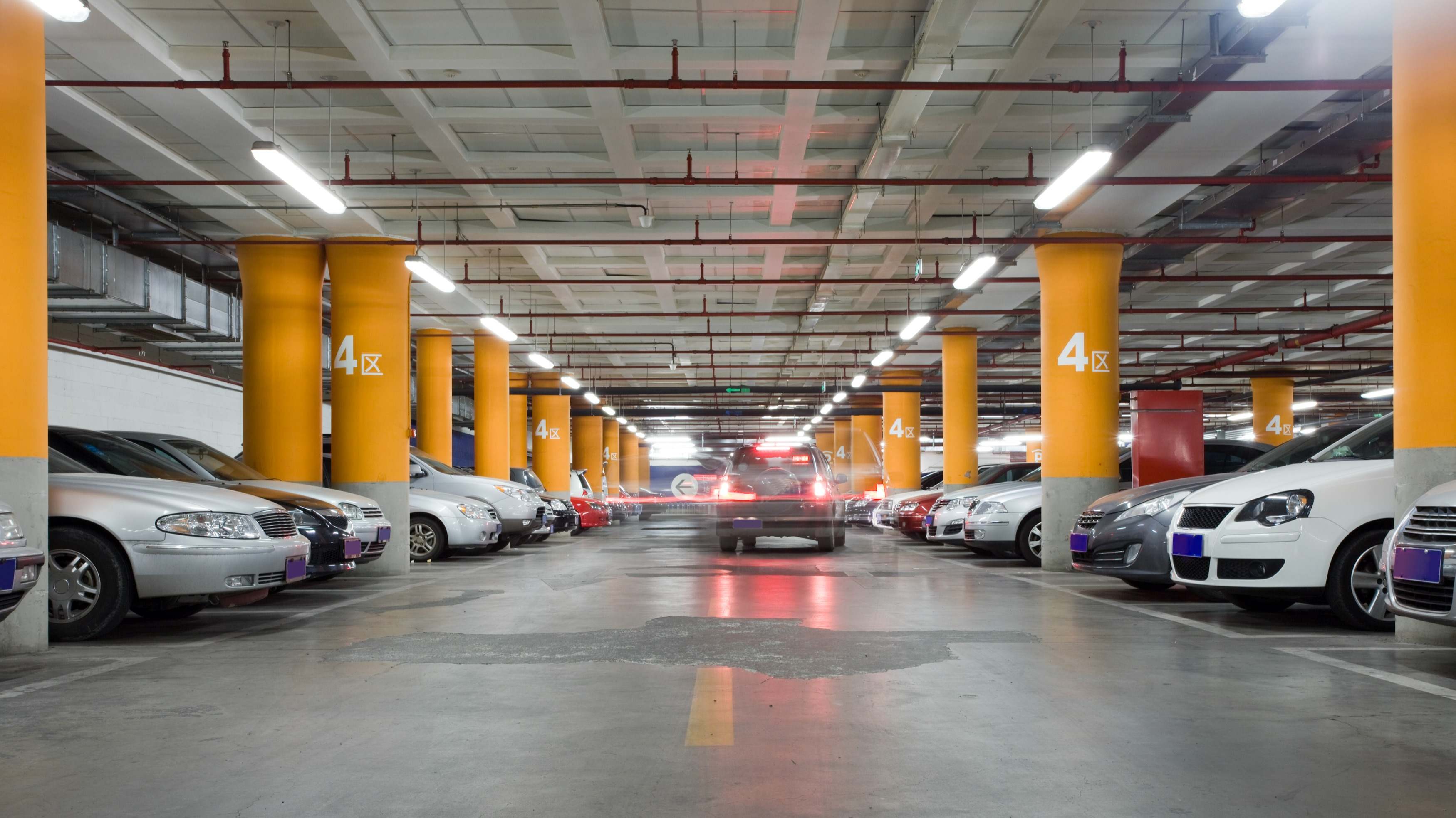 Parking subterráneo coches