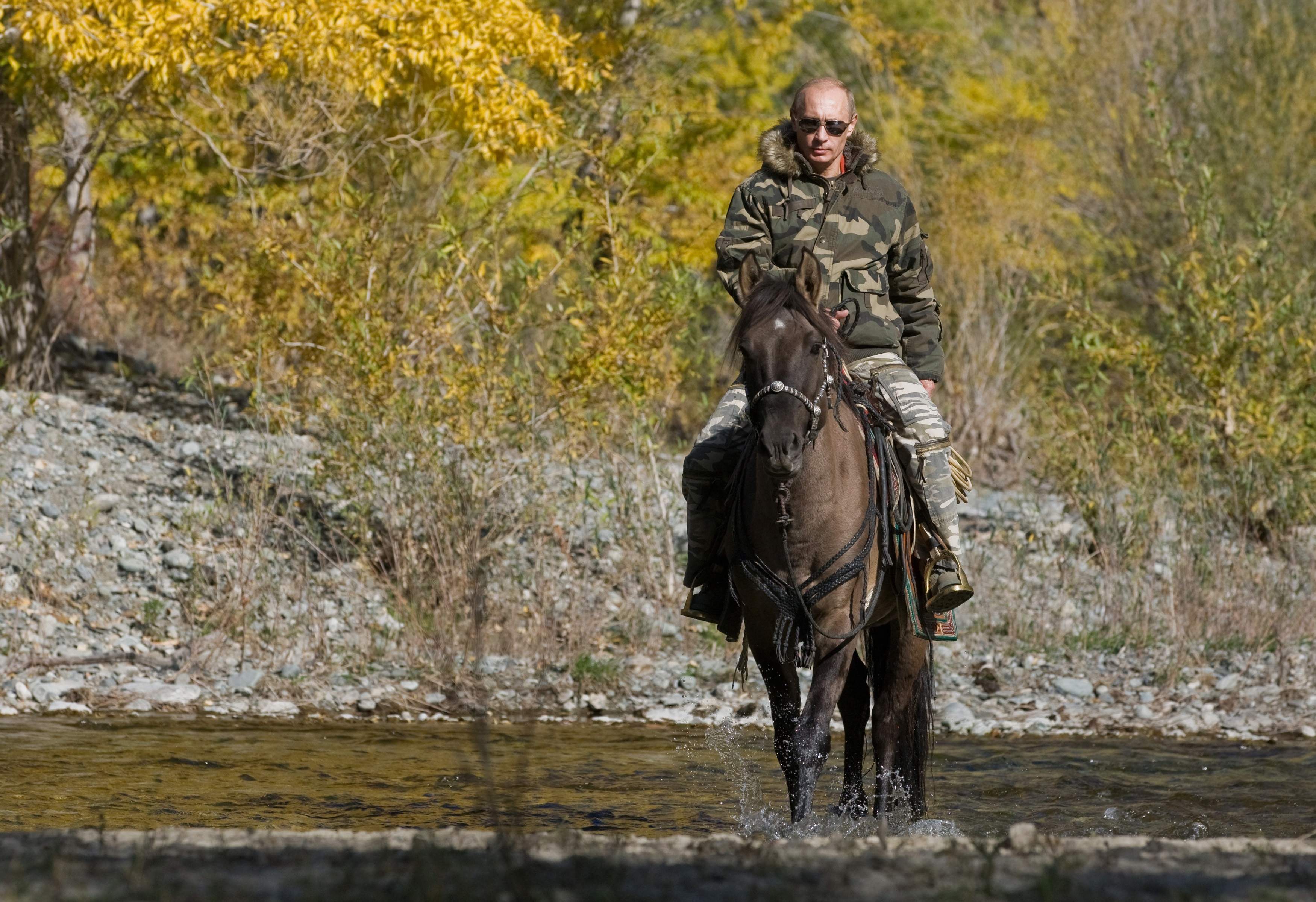 vladimir-putin-montando-caballo.jpg