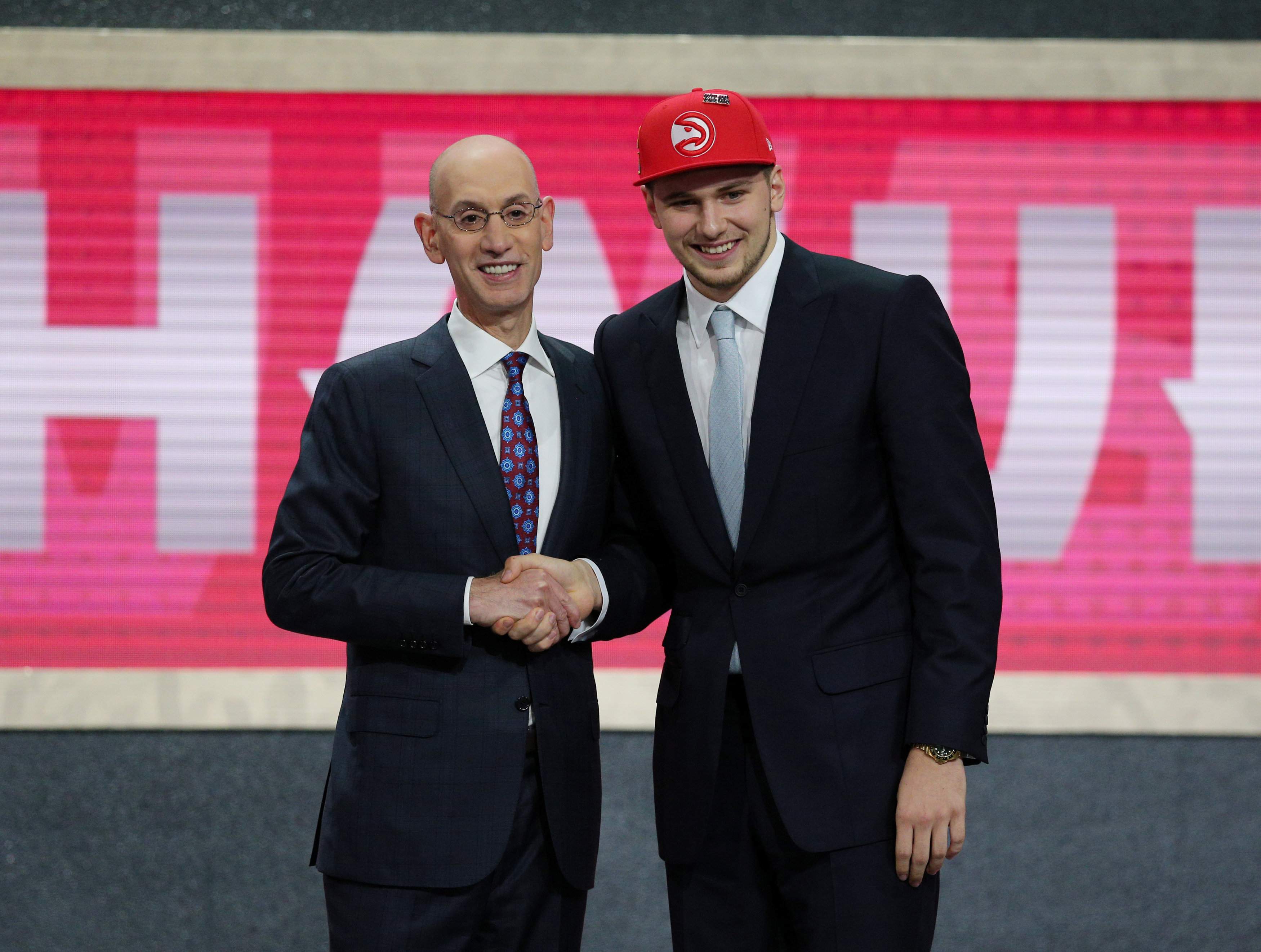 doncic-luka-presentacion-draft-2018-atlanta-hawks-reuters.jpg