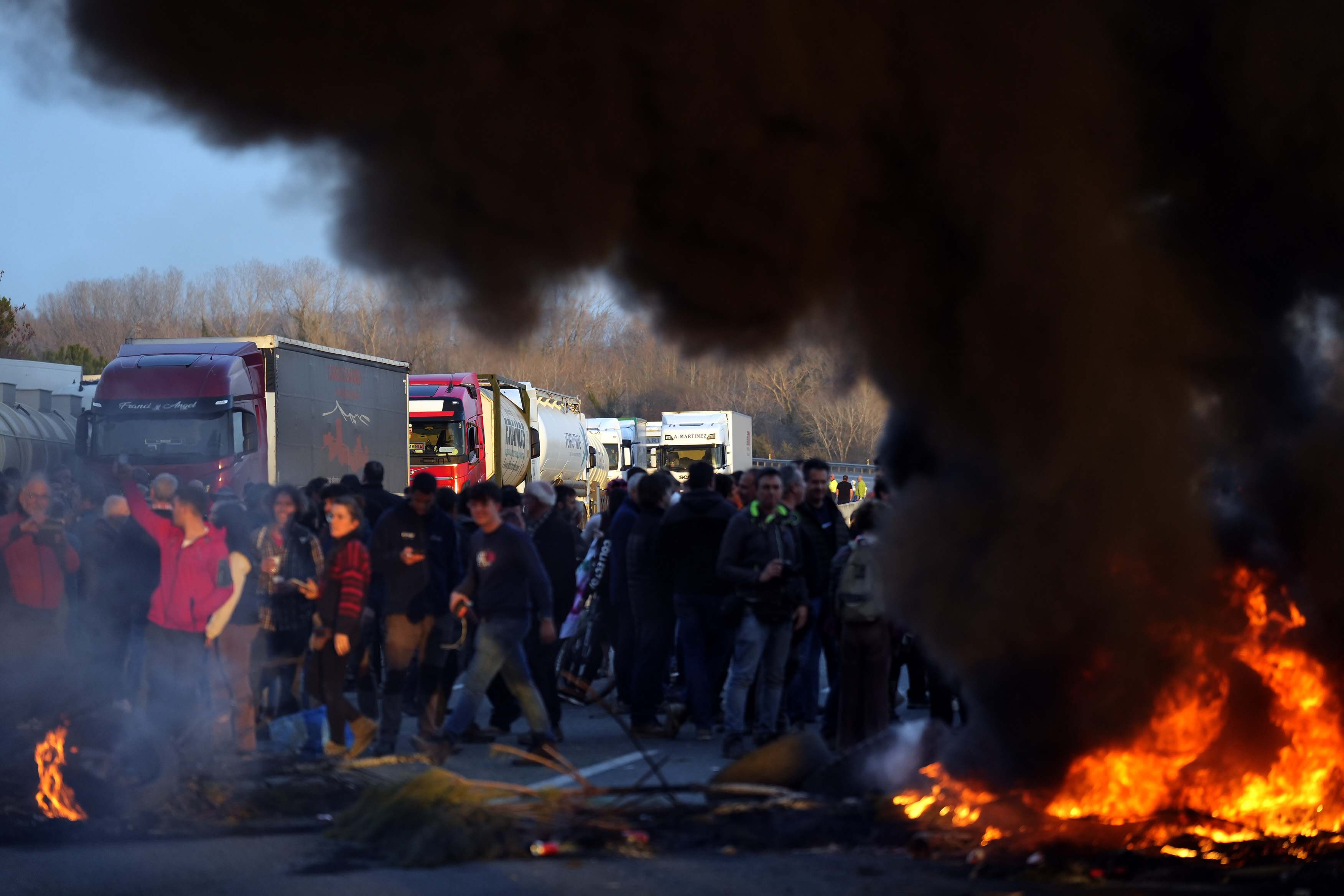 Agricultores en marcha a Barcelona. EFE/David Borrat