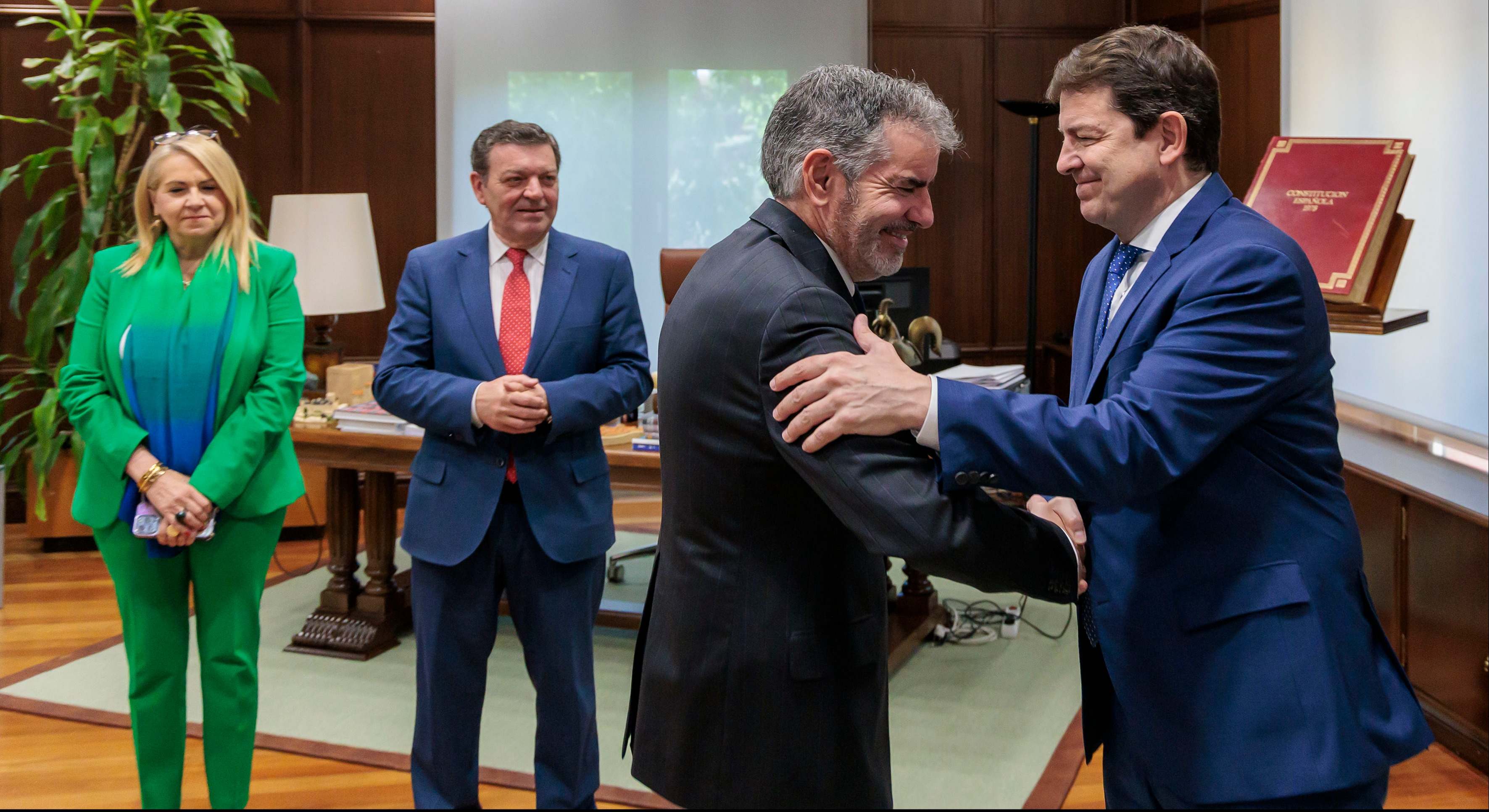 Mañueco con el presidente de CSIF en la Comunidad, Benjamín Castro