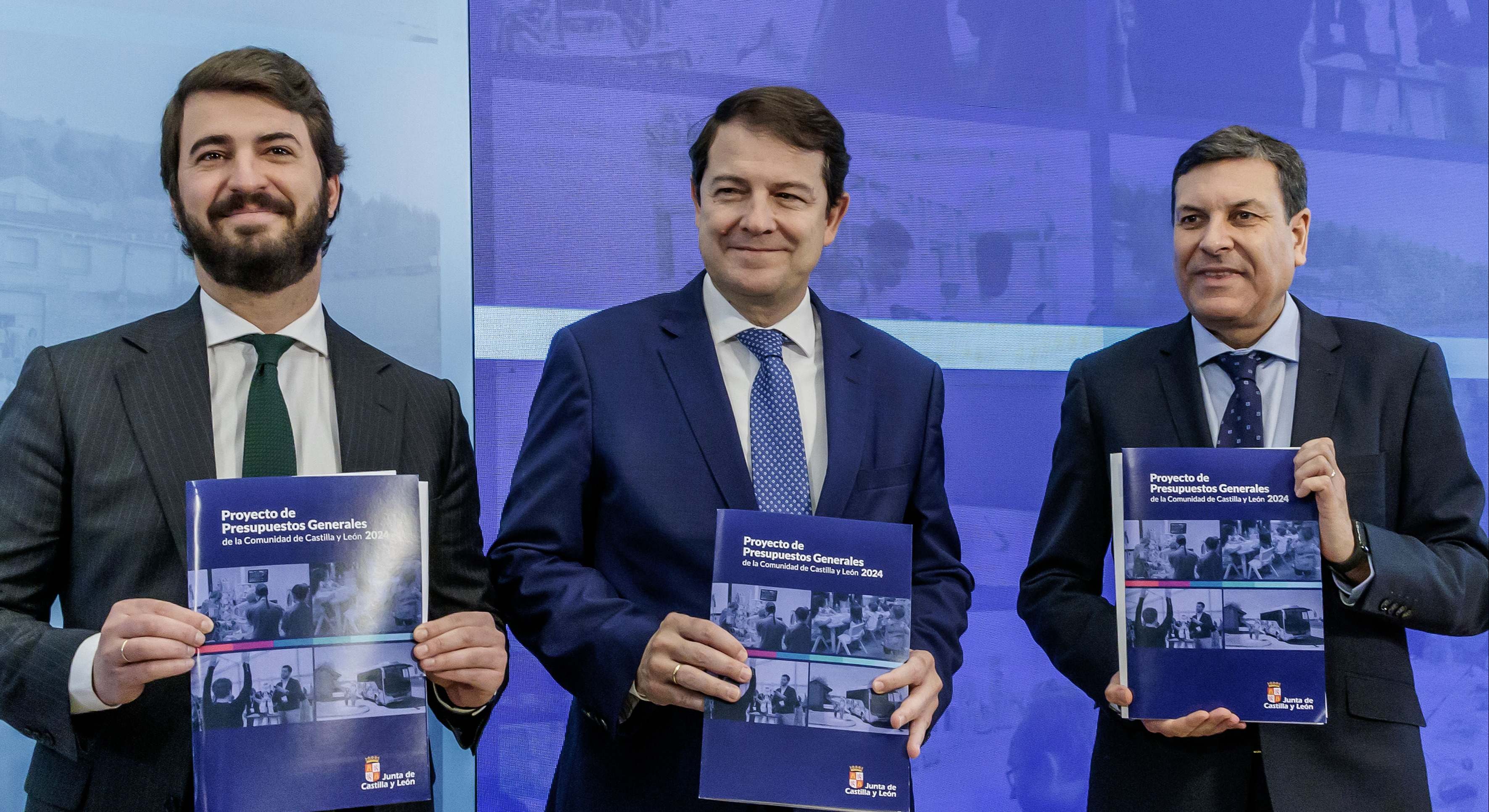 Juan García-Gallardo, Fernández Mañueco y Carlos Fernández Cariedo durante la presentación del presupuesto