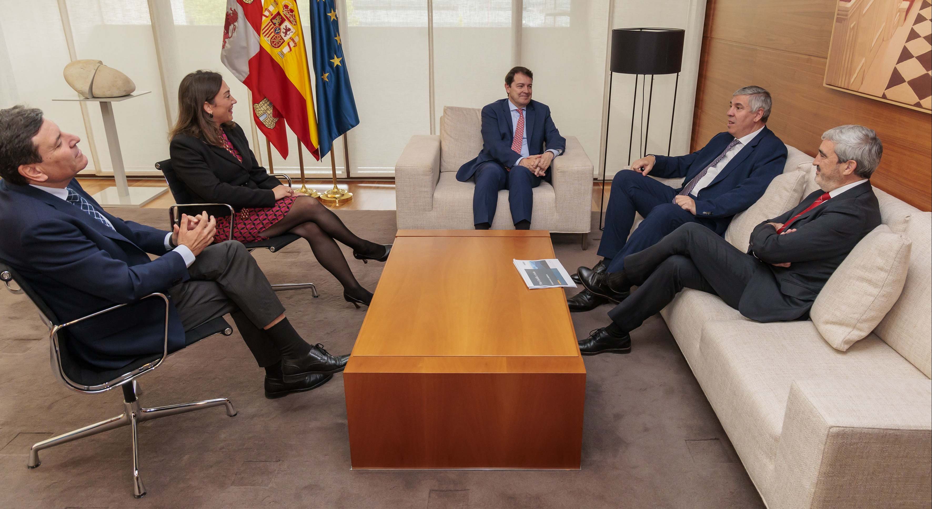 Encuentro Fernández Mañueco y José Vicente de los Mozos