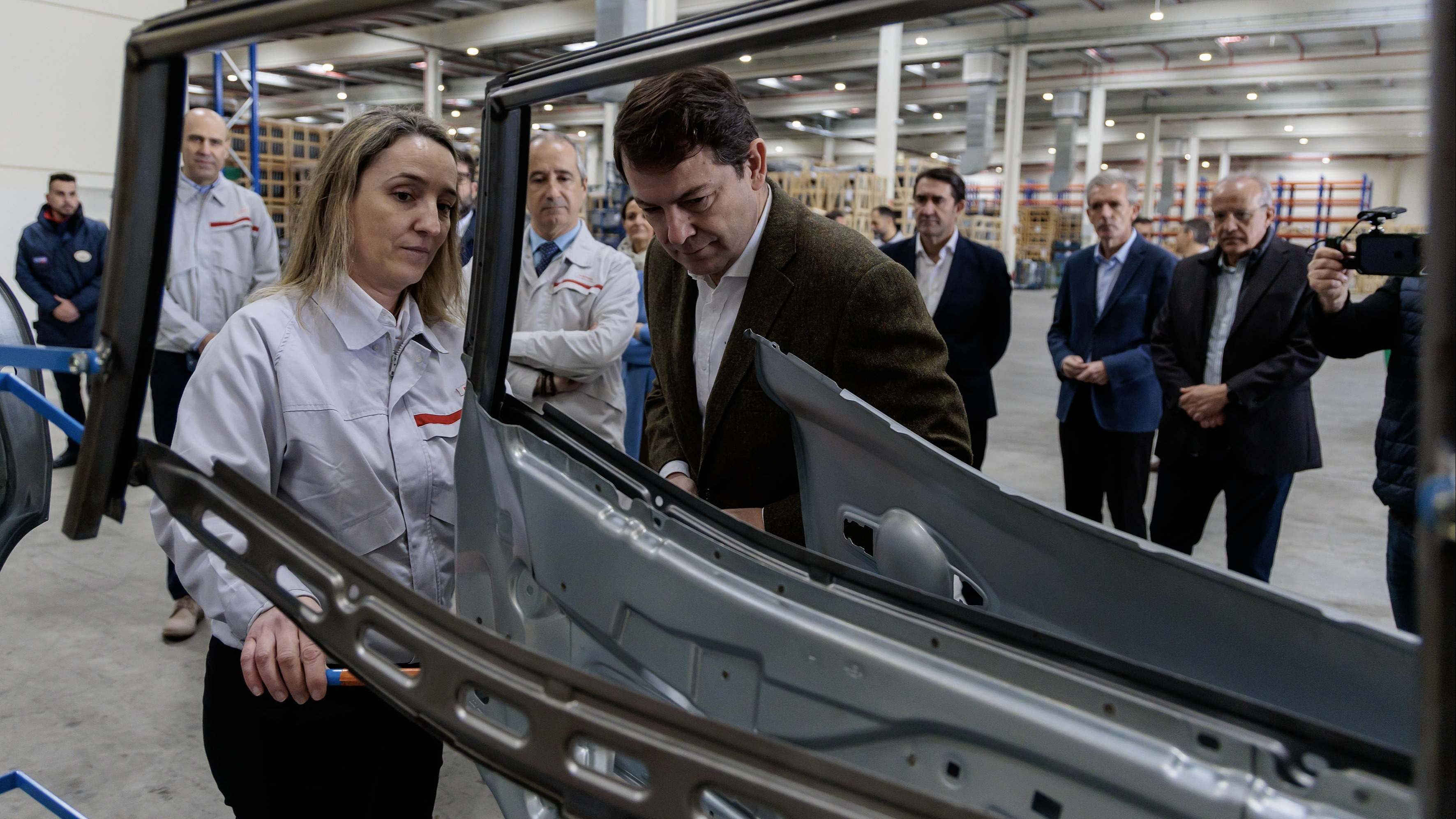 Mañueco inaugura almacén logístico de Nissan Ávila