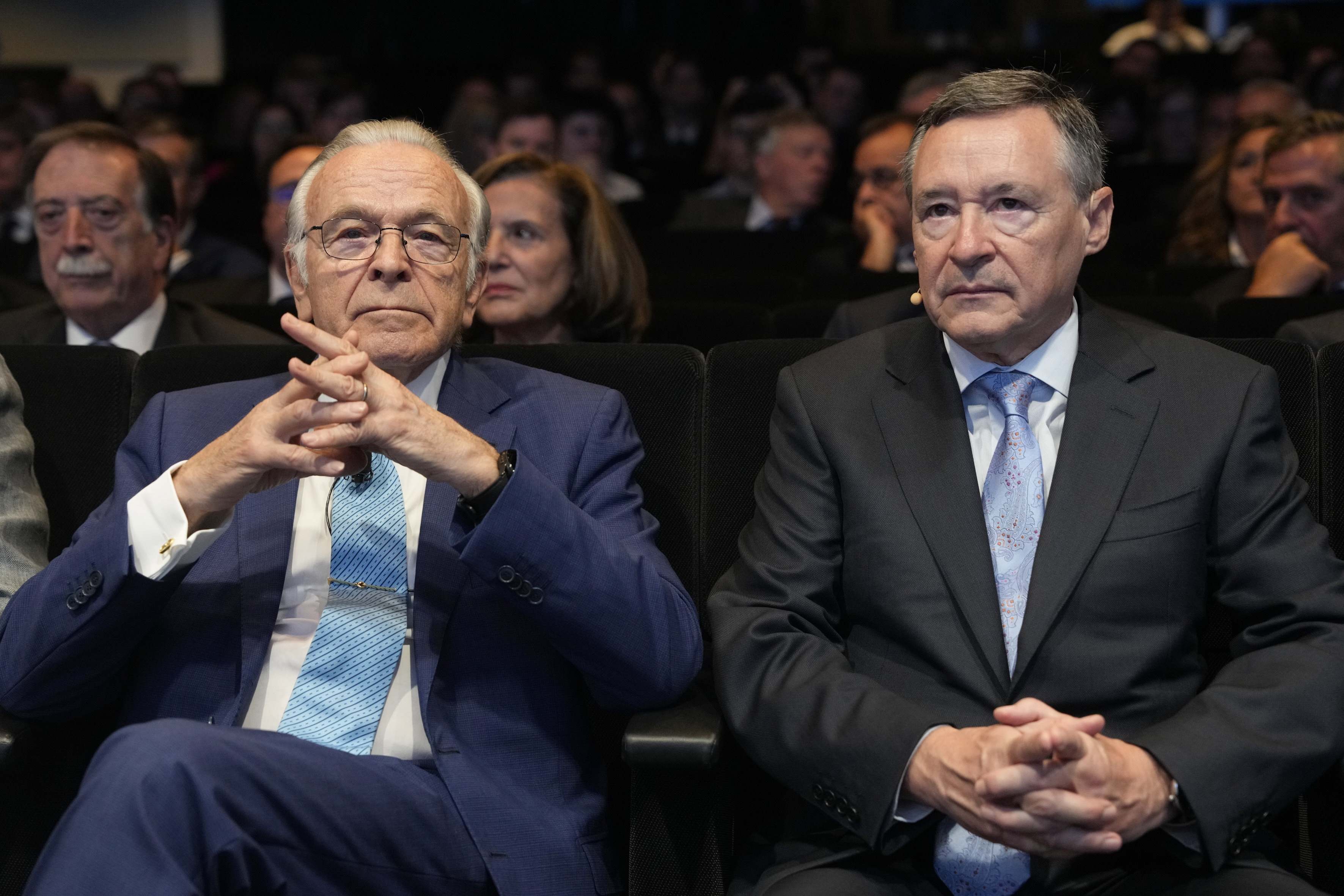 El presidente de Criteria, Isidre Fainé (i), y el consejero delegado, Ángel Simón (d). EFE