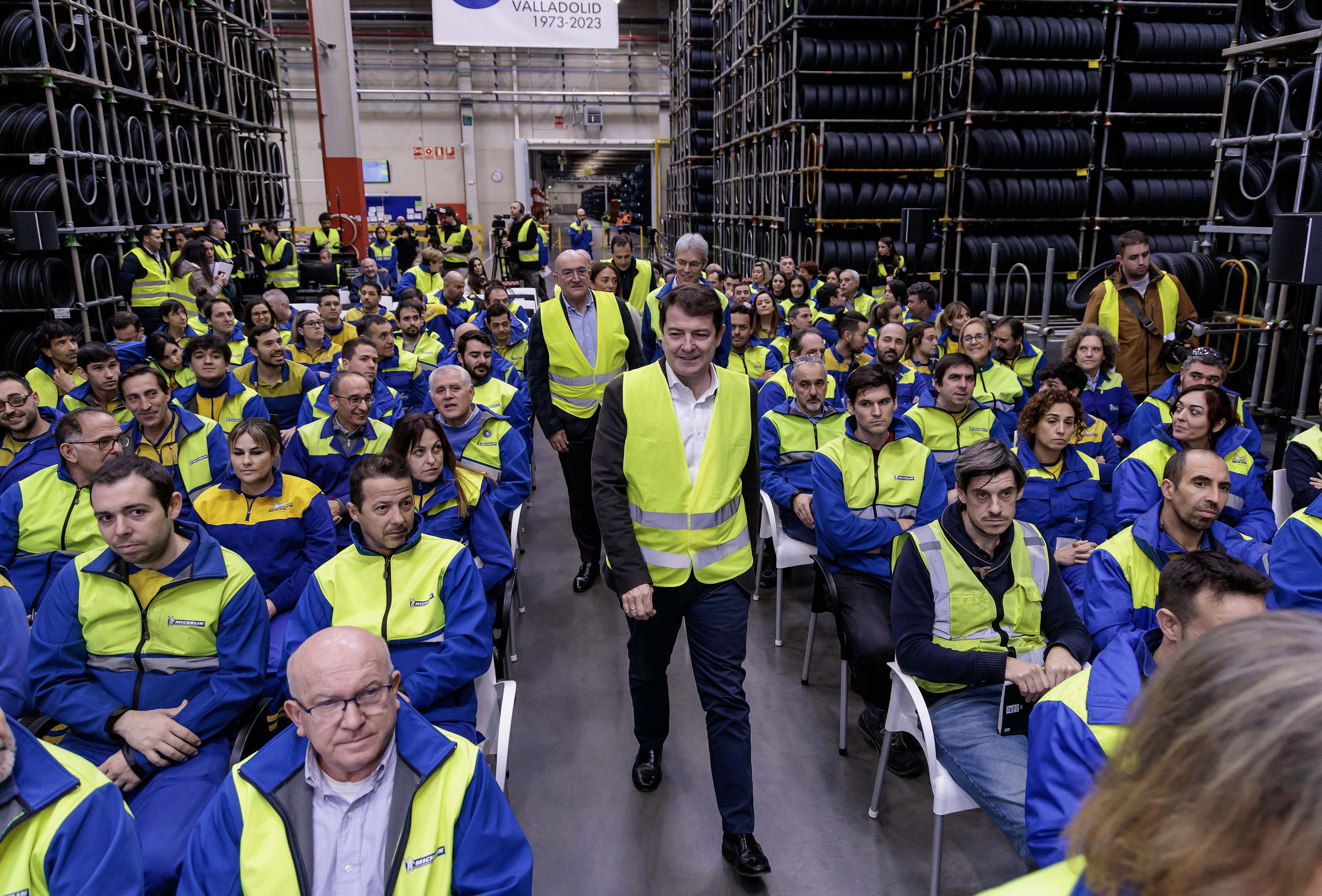 Mañueco visita la planta de Michelin en Valladolid