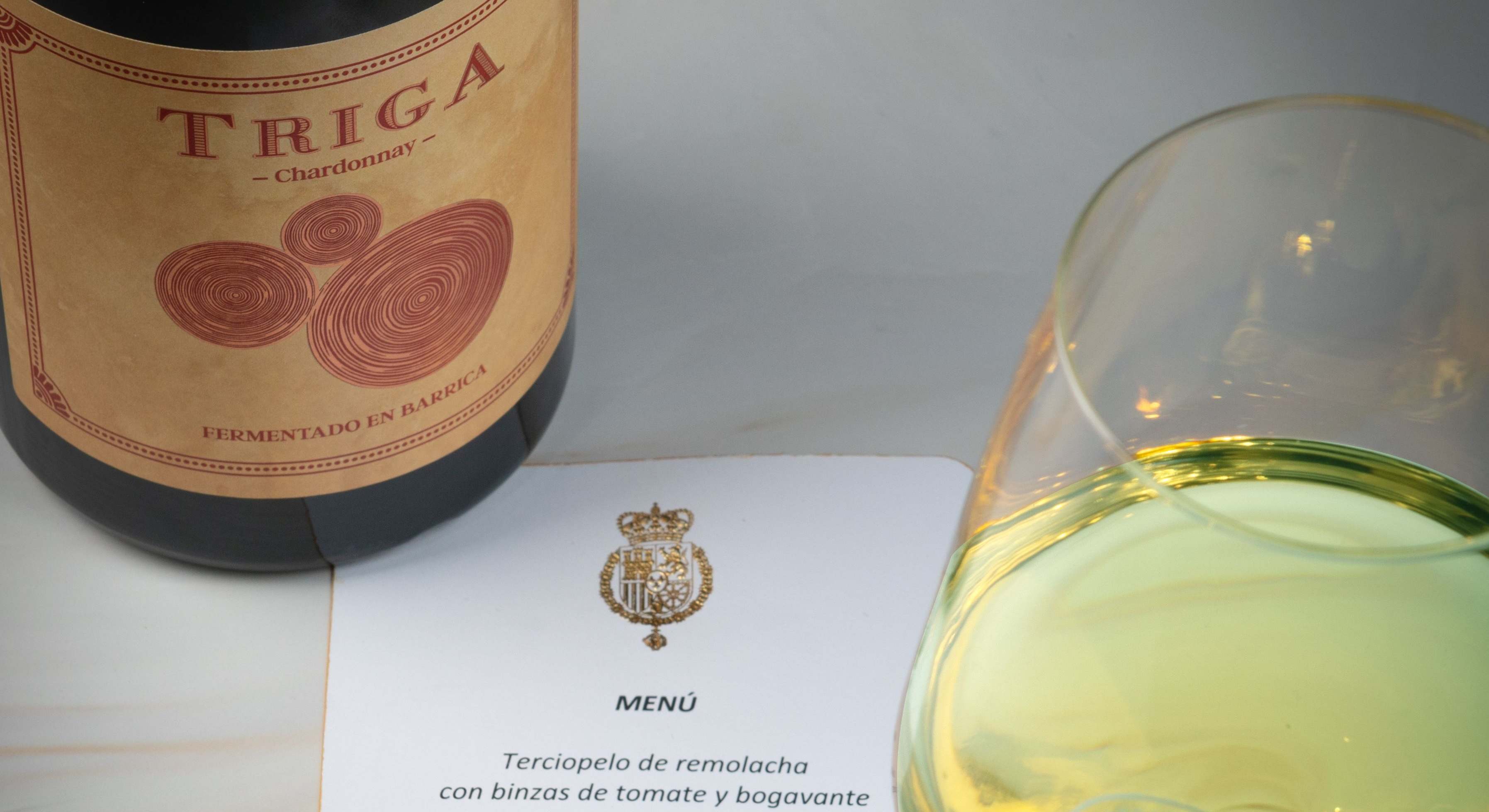Una botella de Triga Blanco.