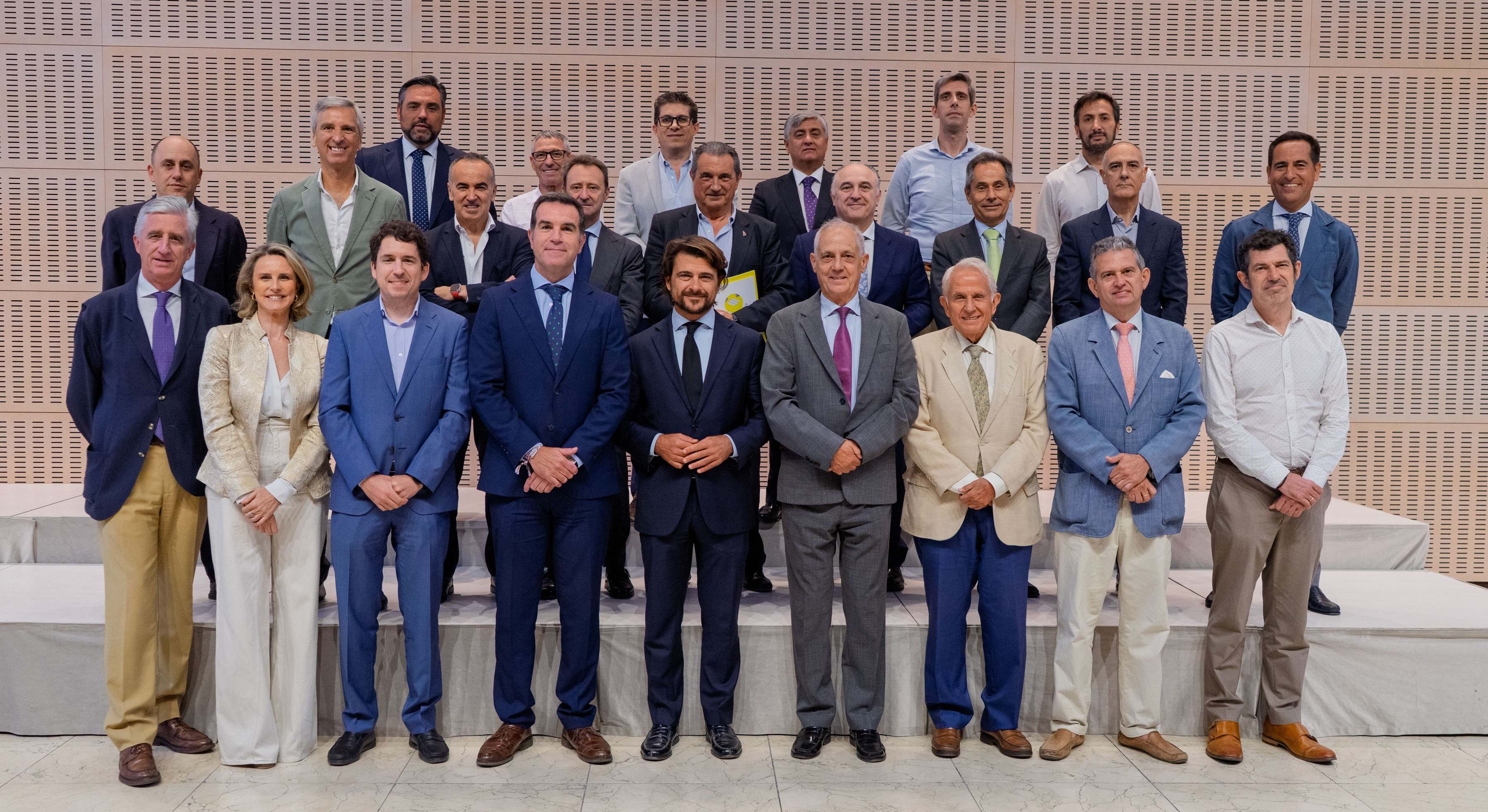 Foto de familia tras el Patronato de CTA.