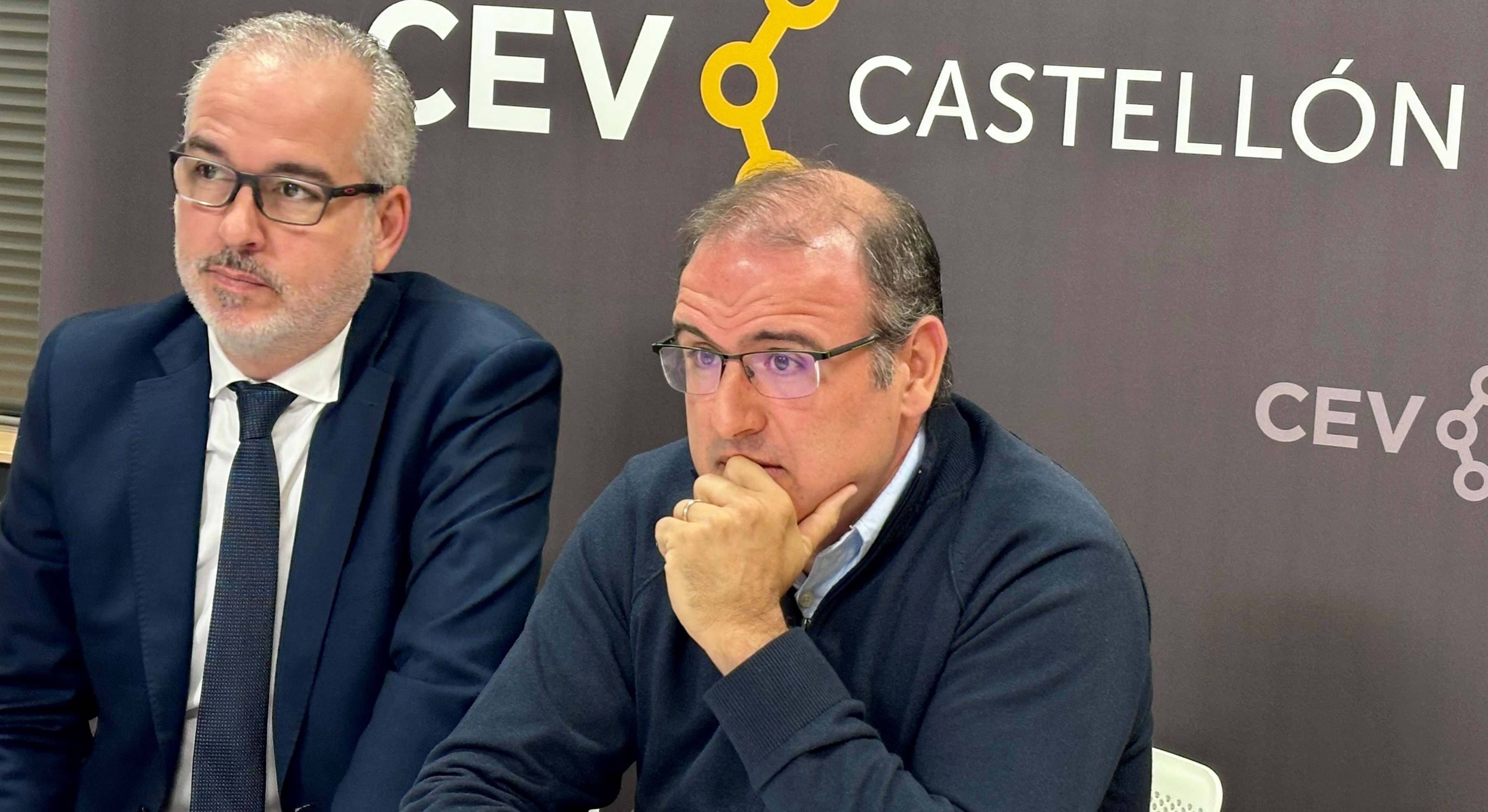 Carmelo Martínez, a la derecha.