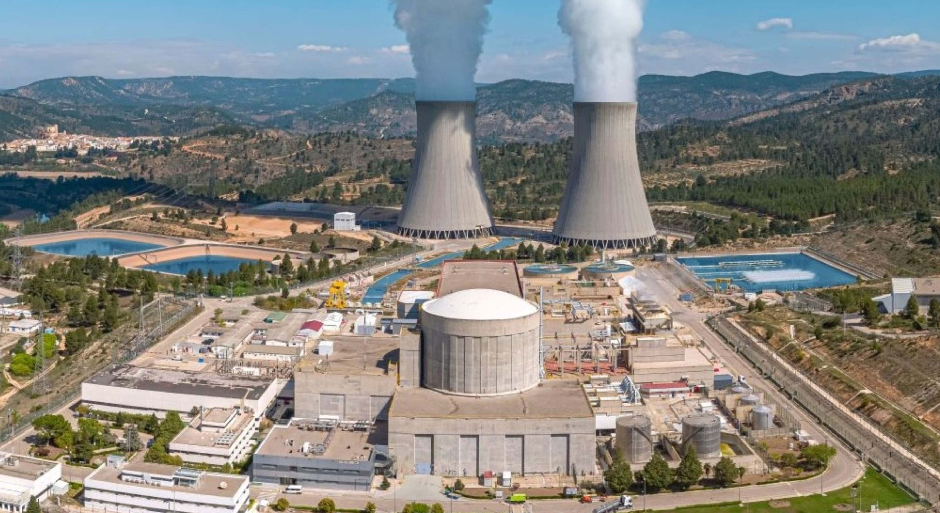 Central nuclear de Cofrentes, junto al río Júcar.
