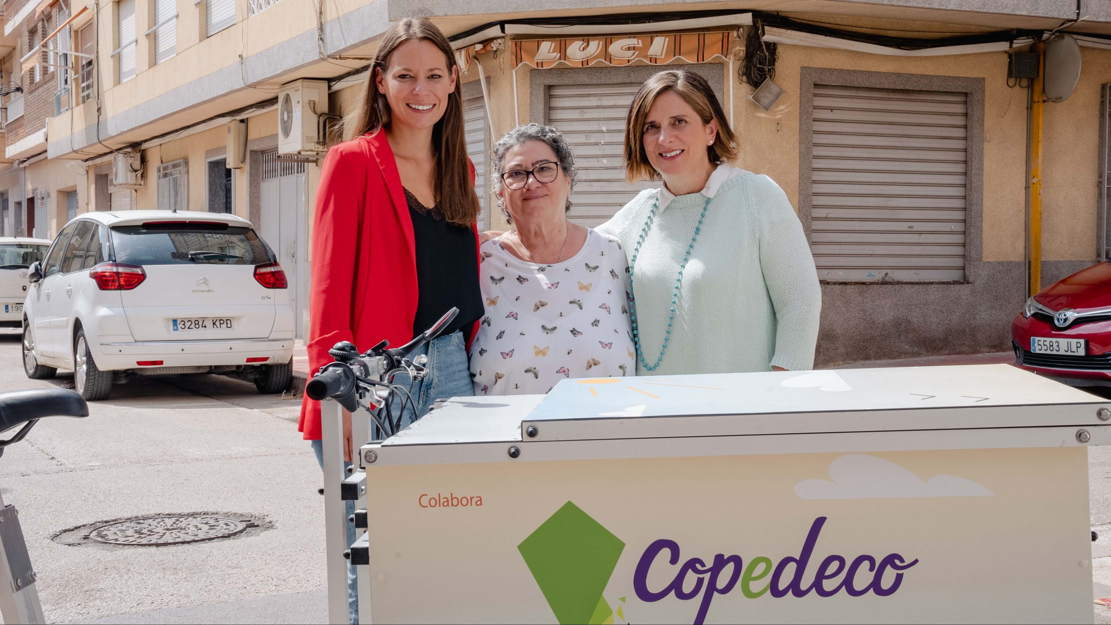 Presidenta de Codepeco junto a voluntarias