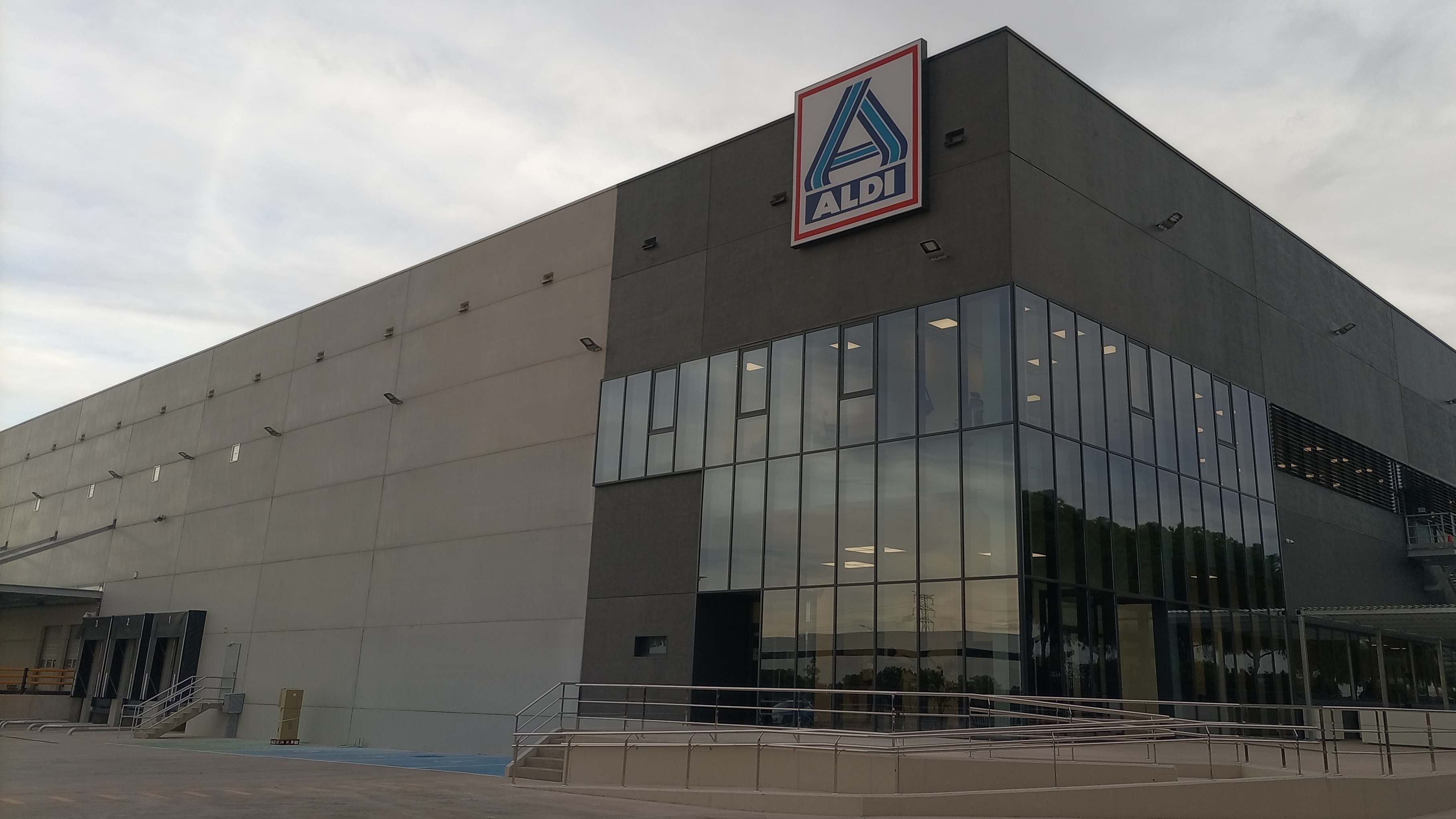 Plataforma logística de Aldi en Sagunto.
