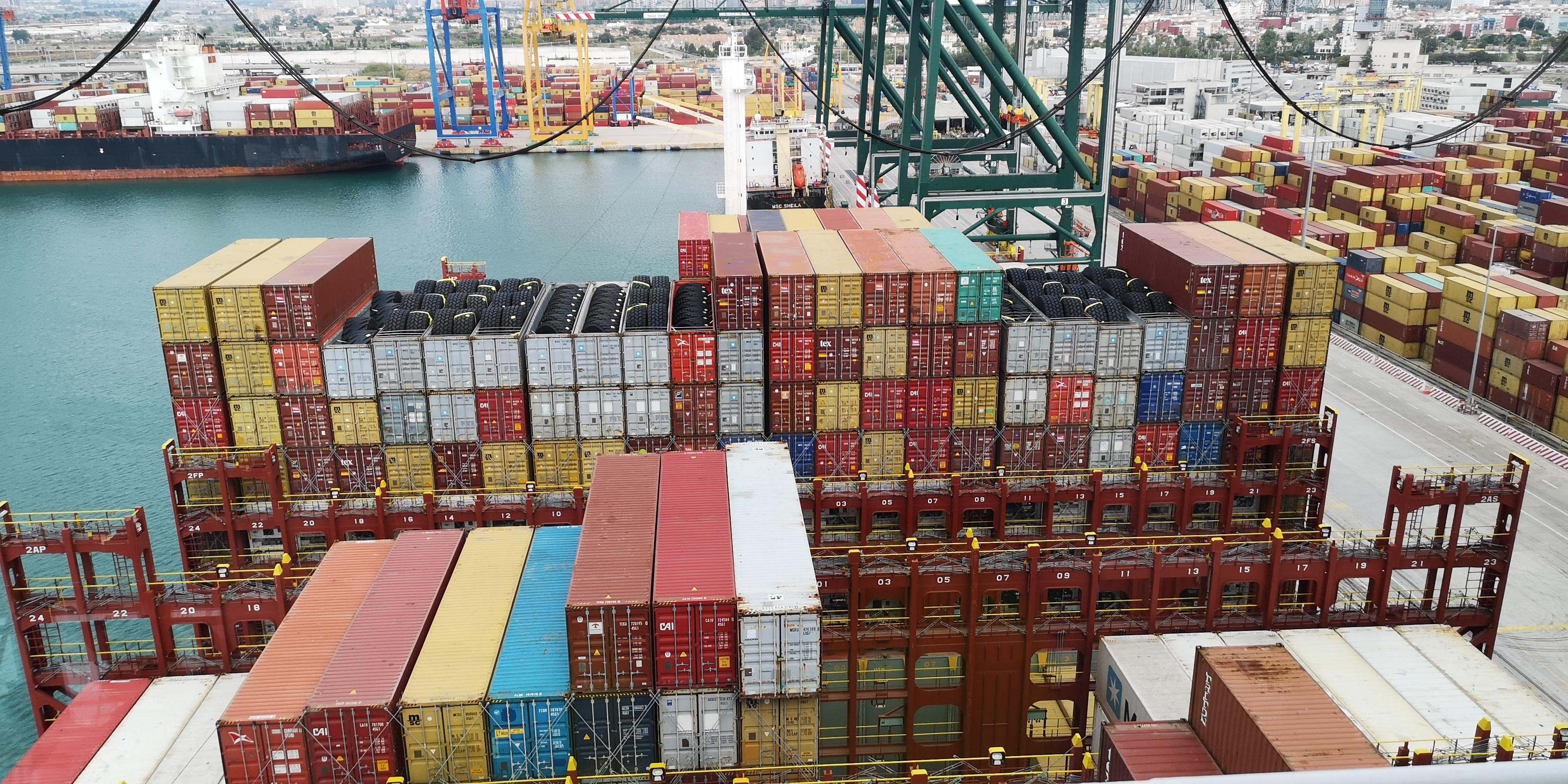 Contenedores en el Puerto de Valencia.