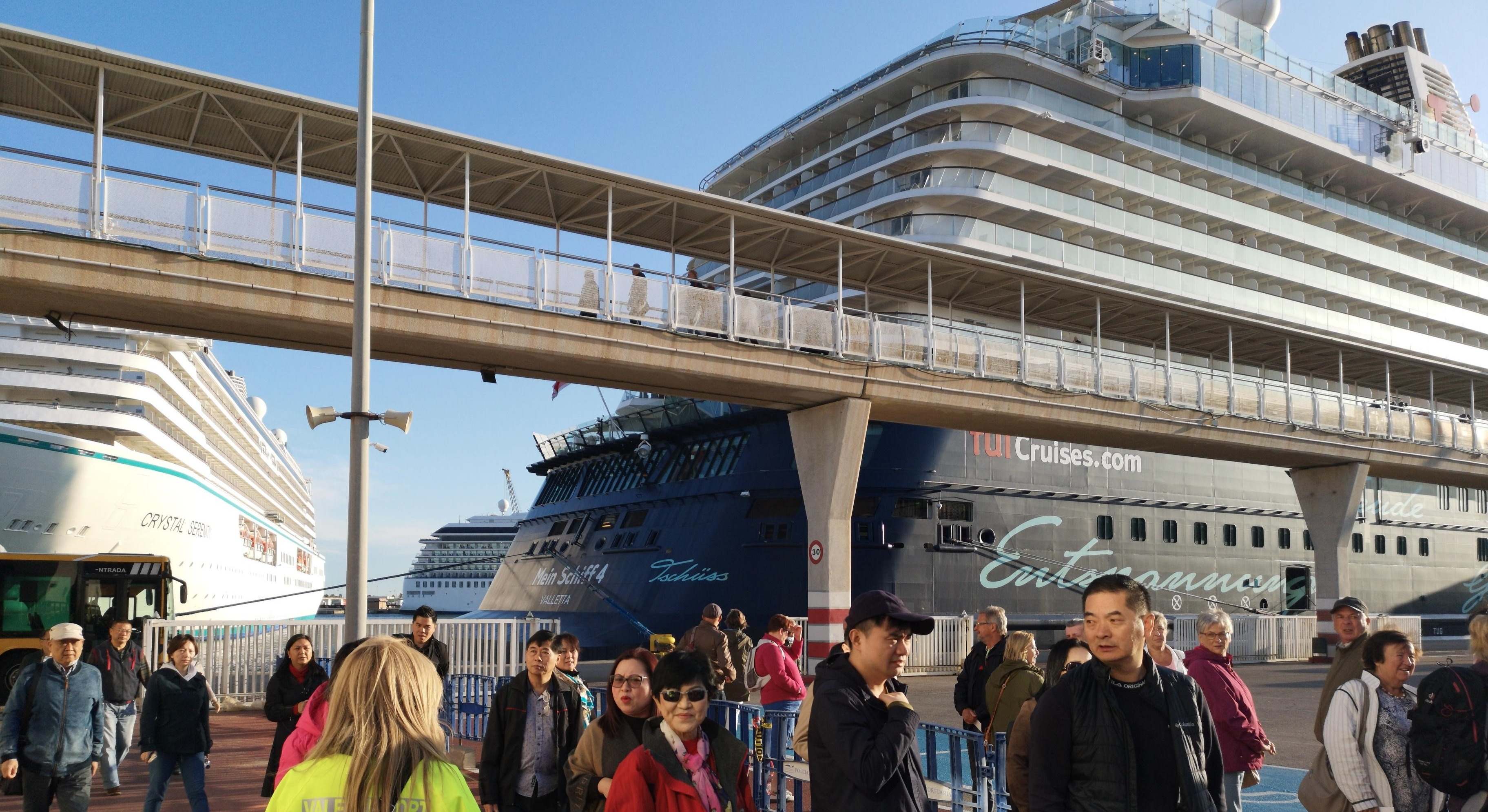 Cruceristas en el puerto de Valencia.