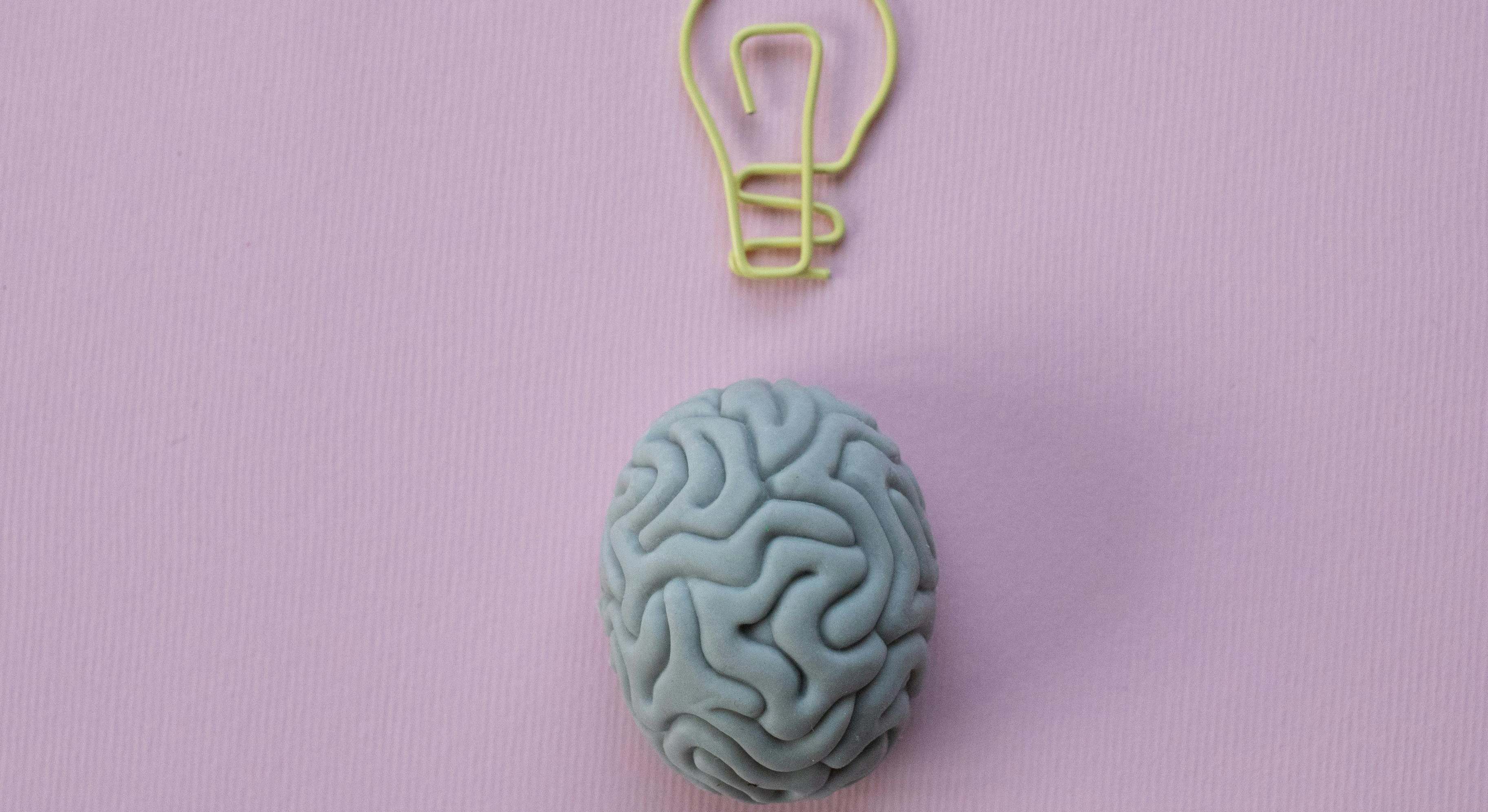 Un tumor cerebral es un crecimiento de células anormales en el tejido del cerebro