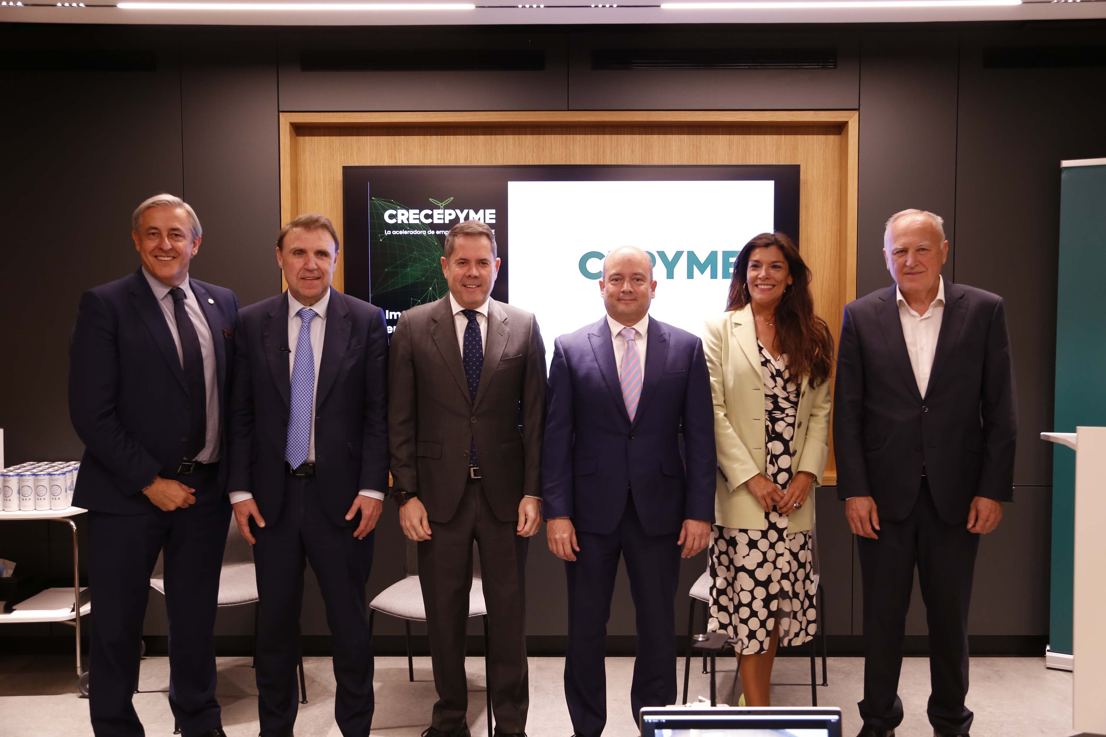 Foto de familia del evento de CRECEPYME.