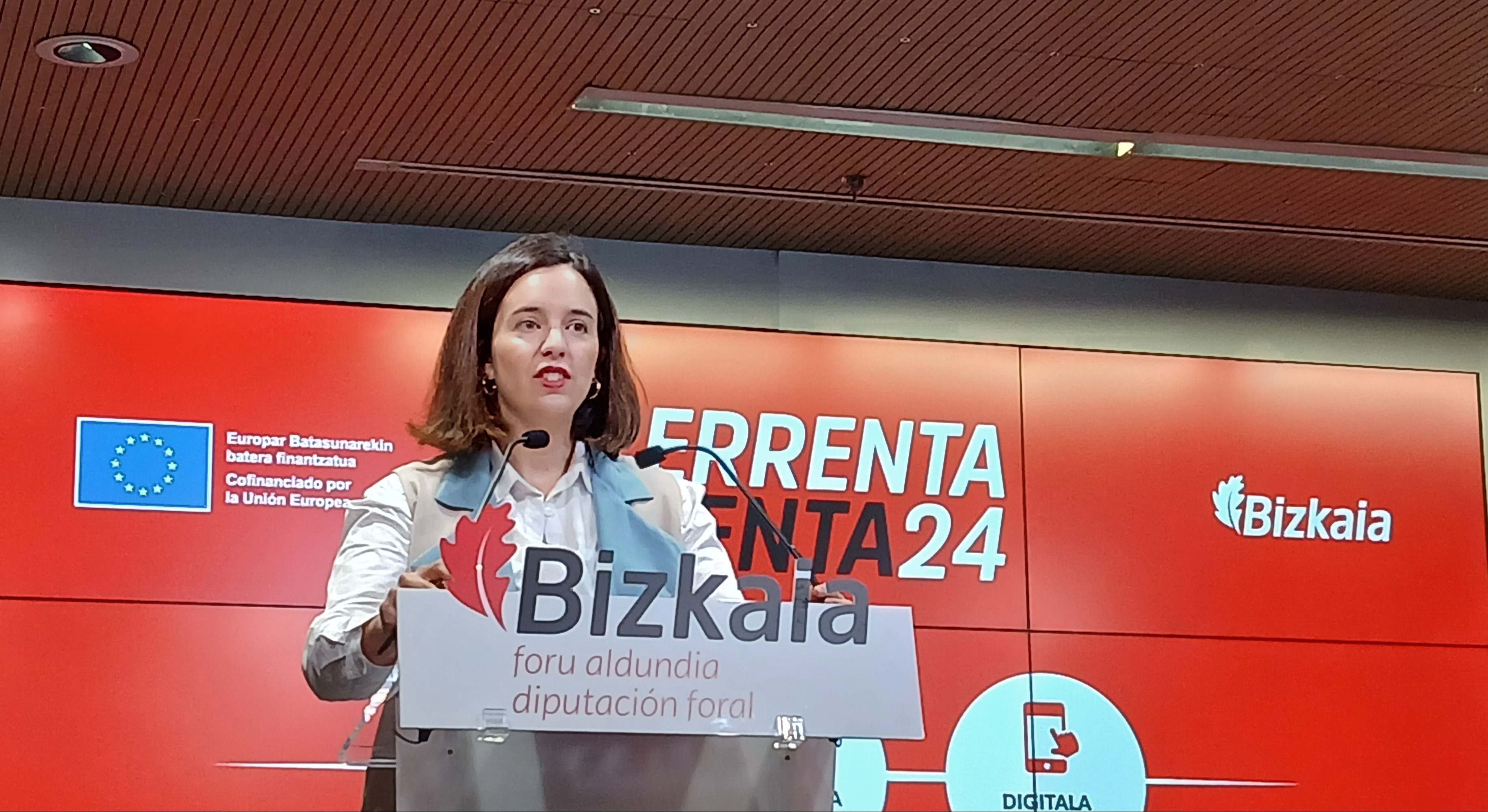 La diputada de Hacienda y Finanzas de Bizkaia, Itxaso Berrojalbiz, presenta la campaña de Renta 2024.