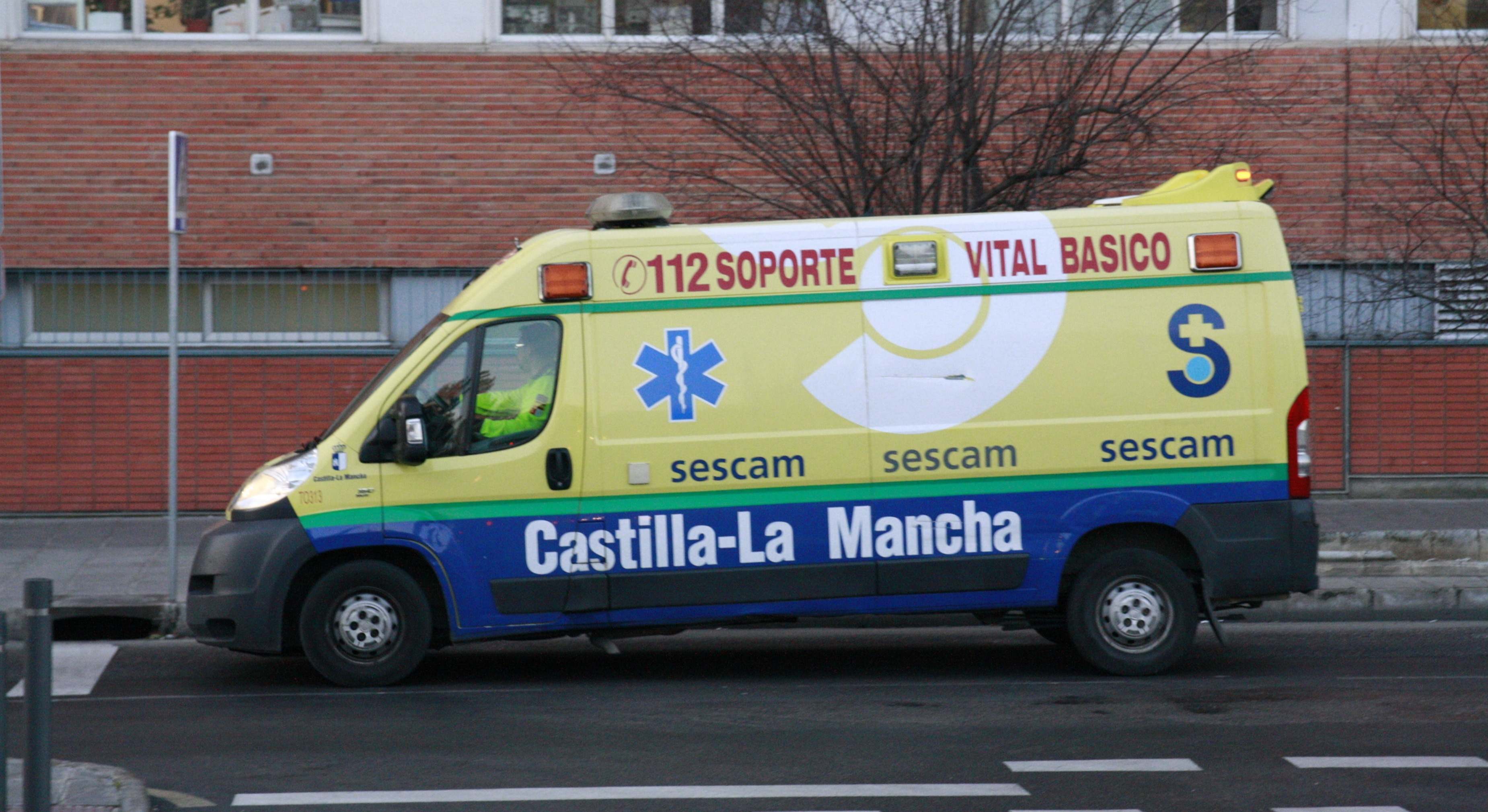 Fotografía de recurso de una ambulancia del SESCAM.