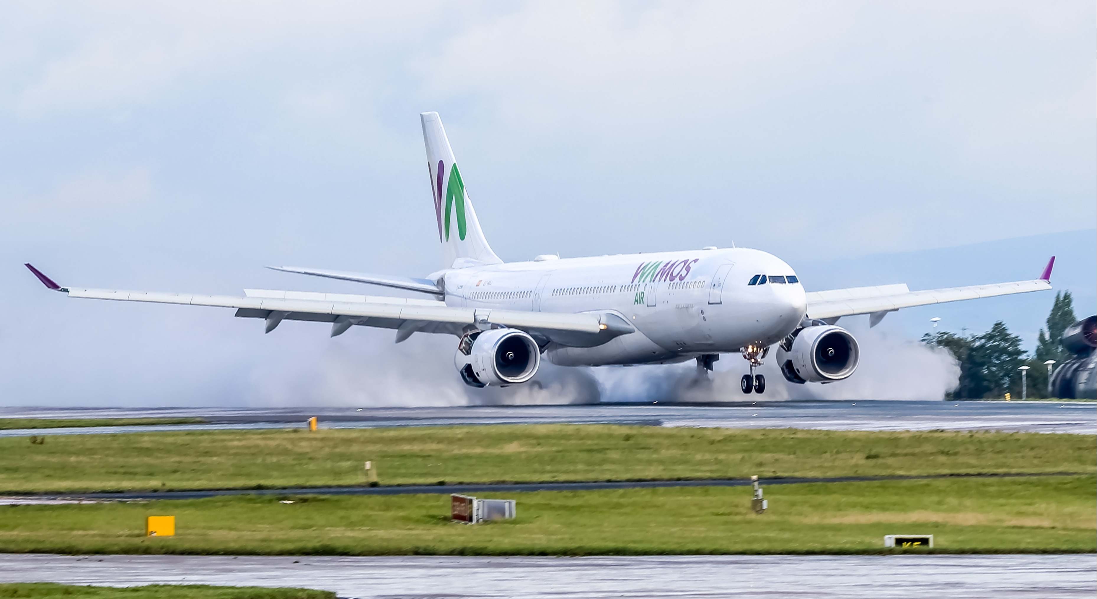 Avión de Wamos Air. / EE