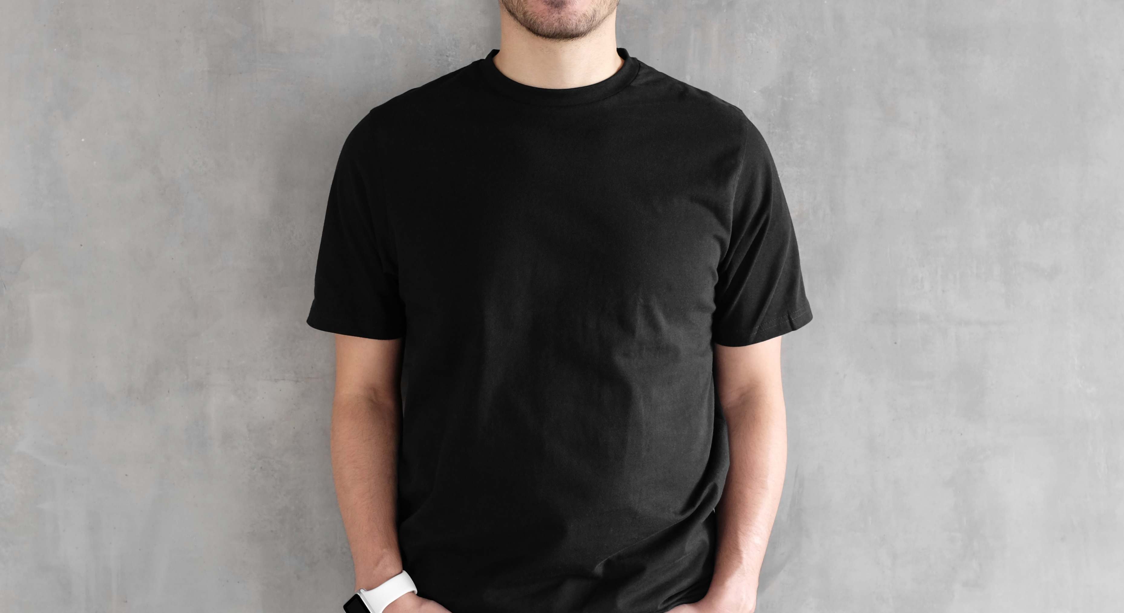Hombre vestido de negro