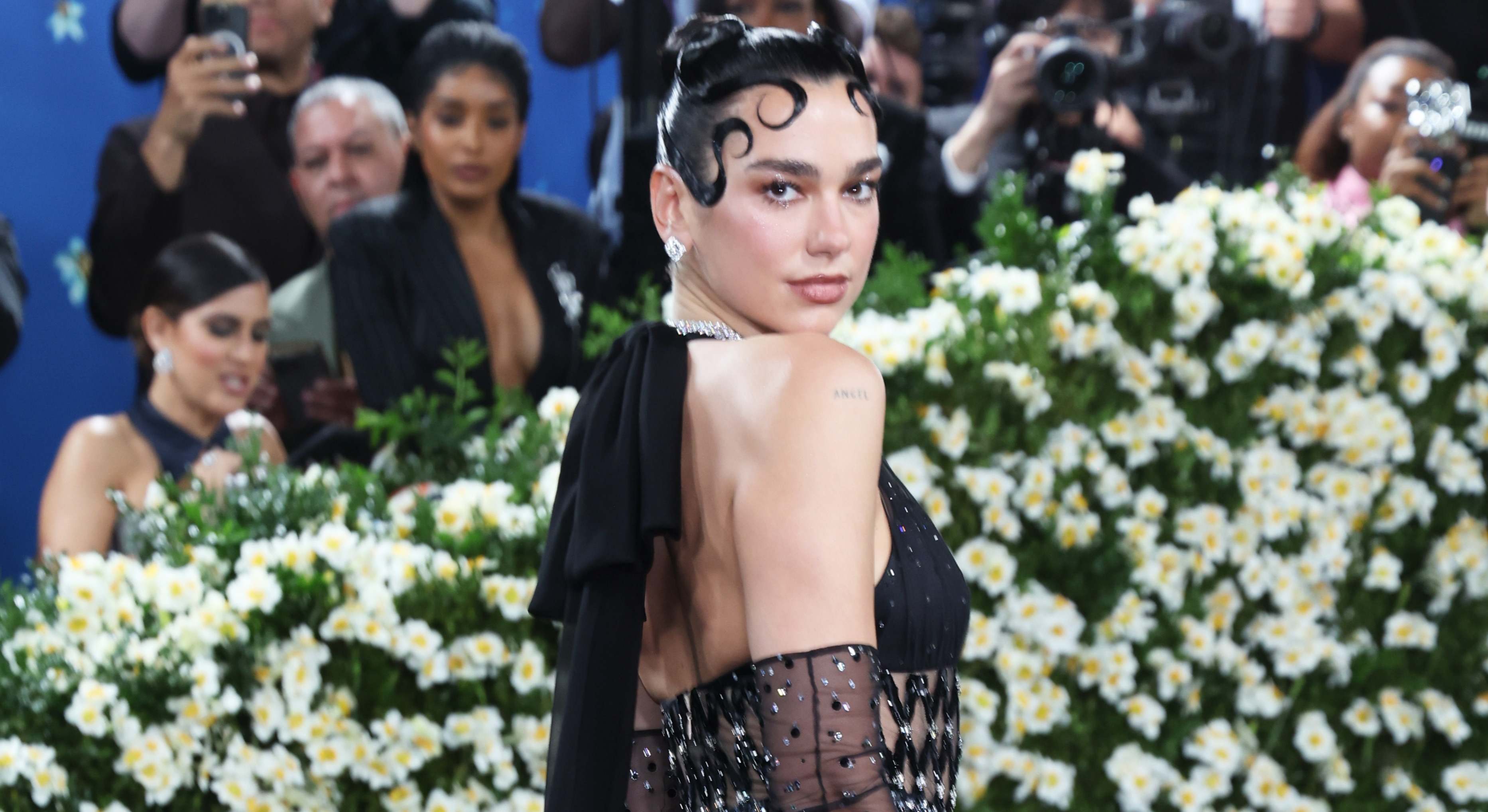 dua-lipa_met.