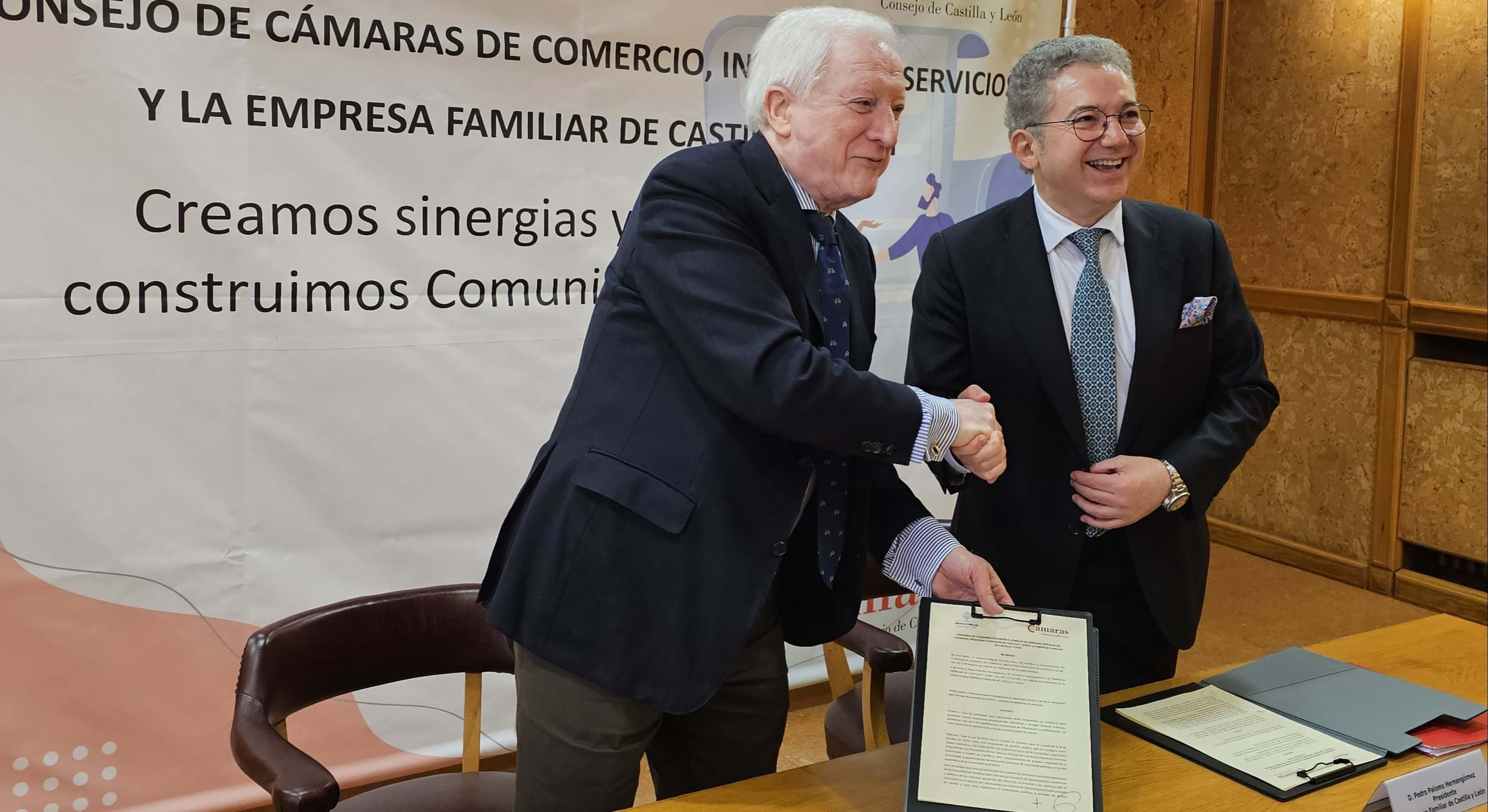 En la imagen, el presidente de EFCL, Pedro Palomo (derecha), y el presidente del Consejo de Cámaras, Antonio Miguel Méndez Pozo.