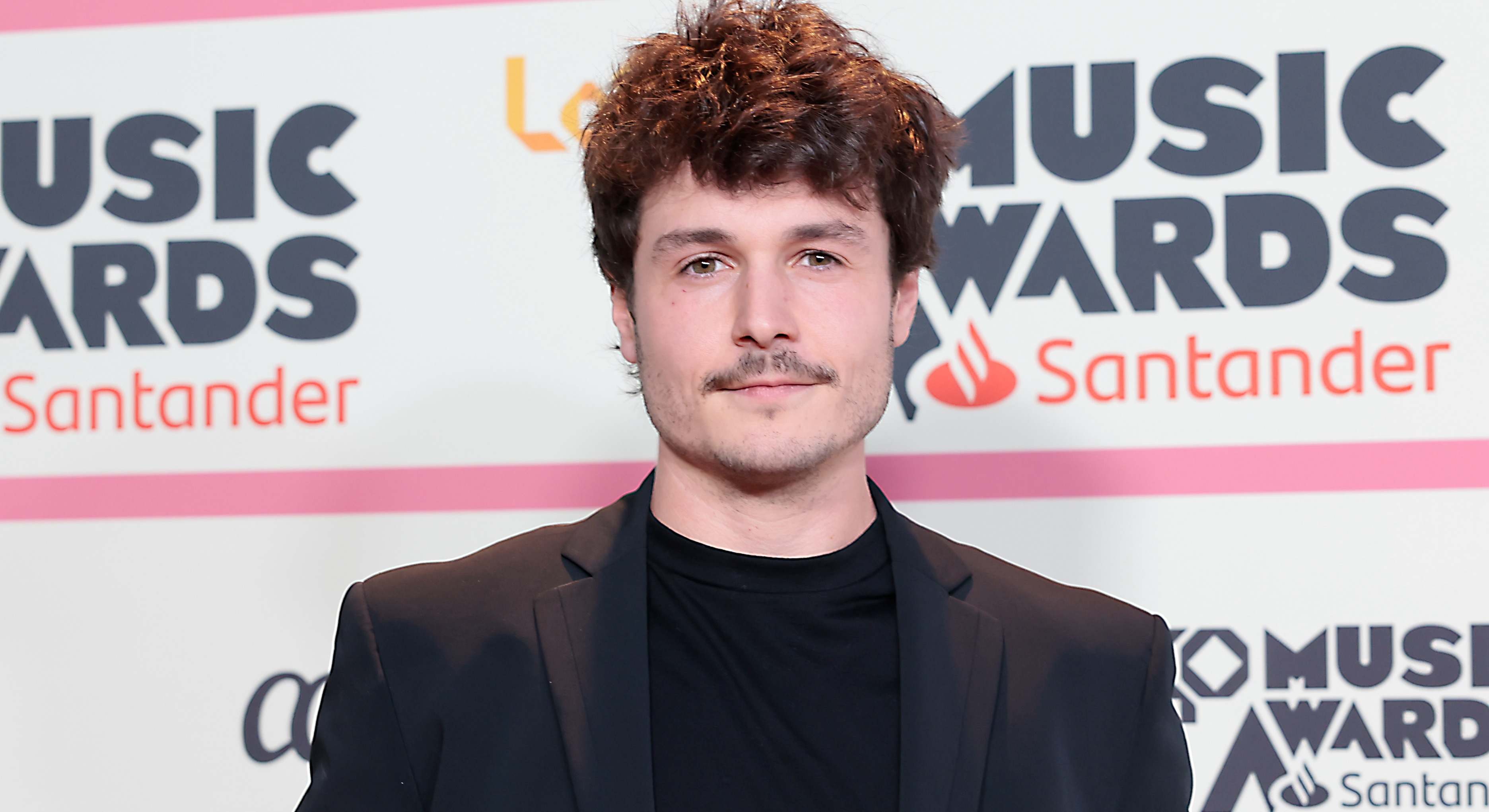 El cantante de ot en un photocall