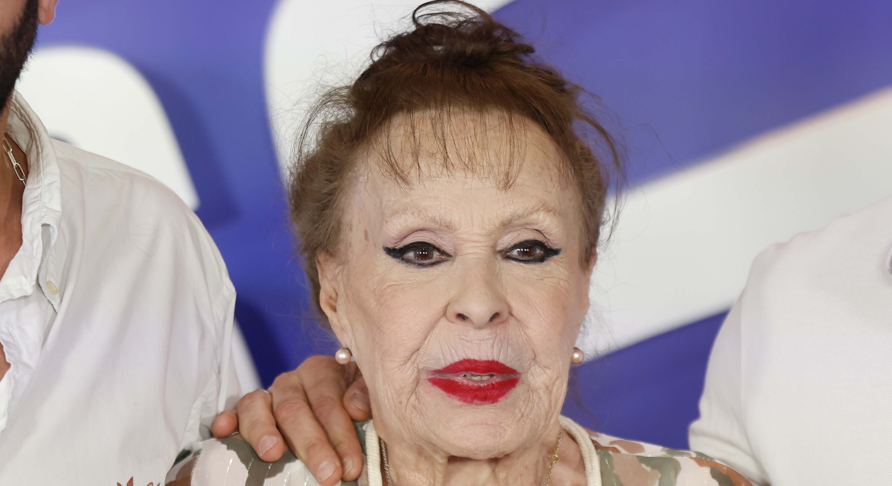 Gemma Cuervo, la actriz que da vida a Nostalgia en Inside Out 2, posando en el photocall