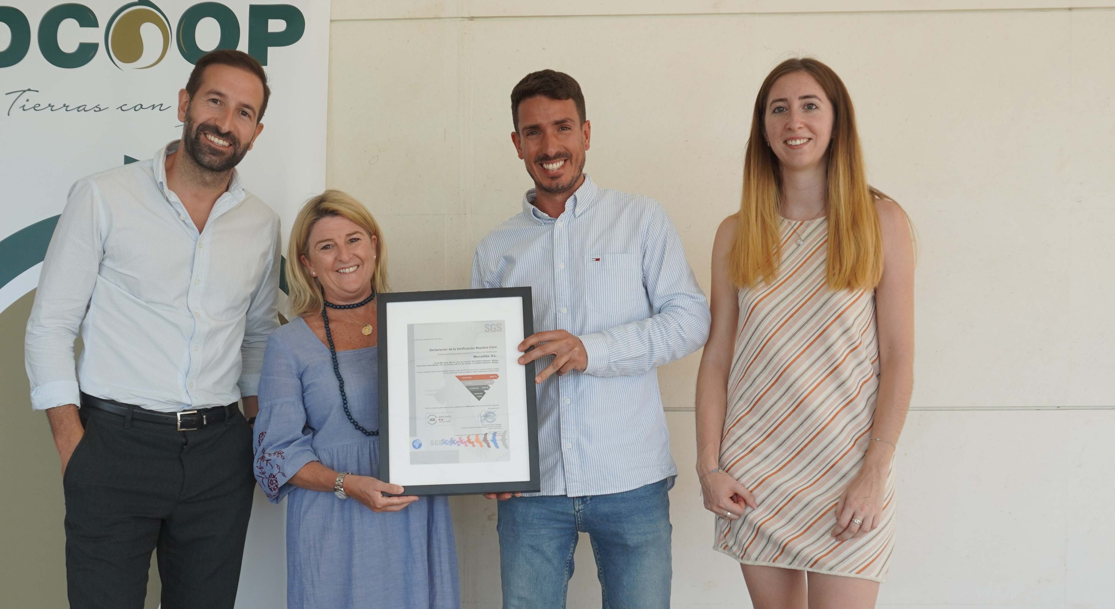 Javier Postigo, técnico consultor de Ecoterrae; Marta Salido y José Luis Gámez, técnicos de Calidad de Mercaoleo, y Marta Sánchez, auditora de SGS.