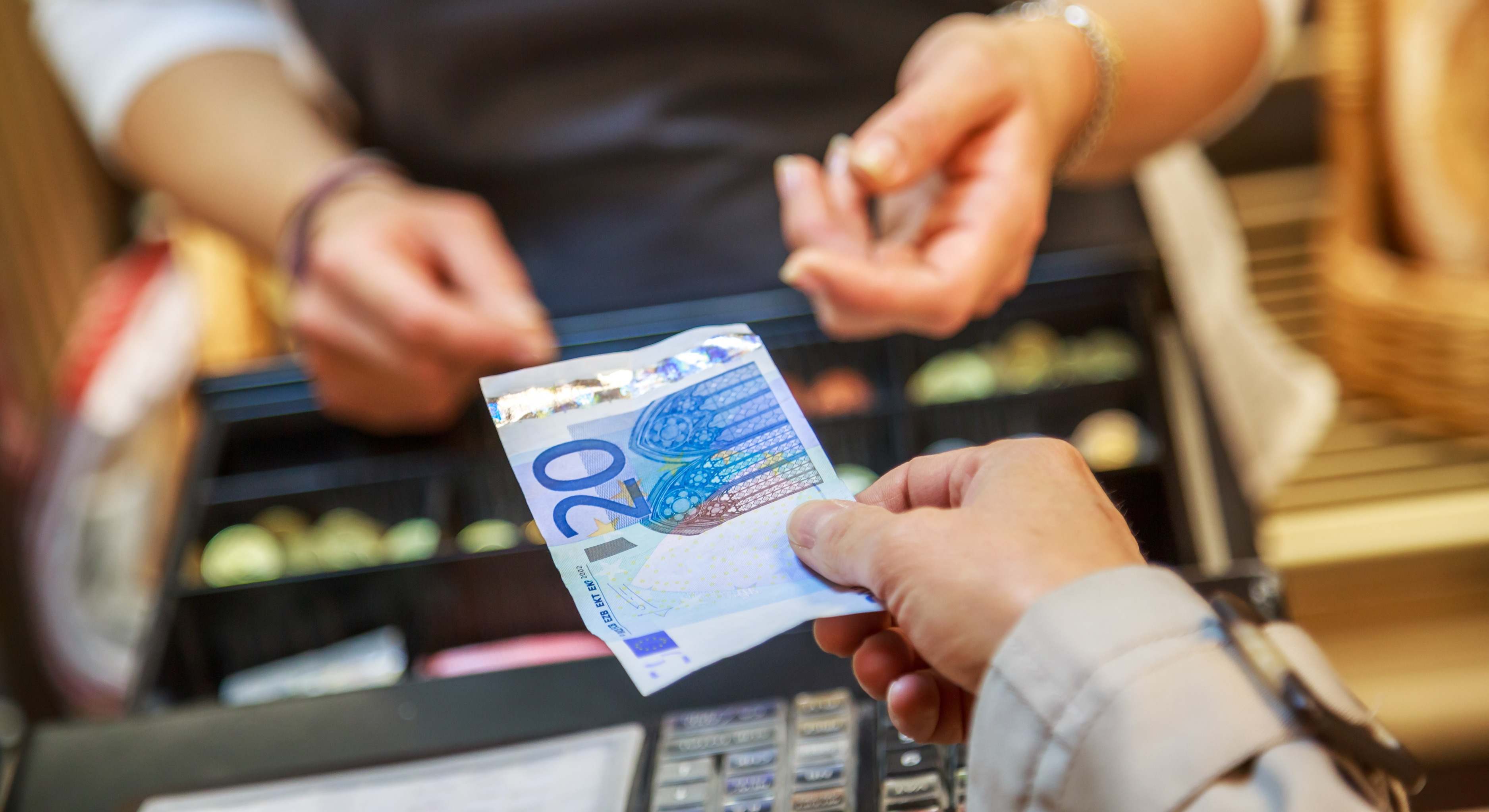 Pagar con billete de 20 euros